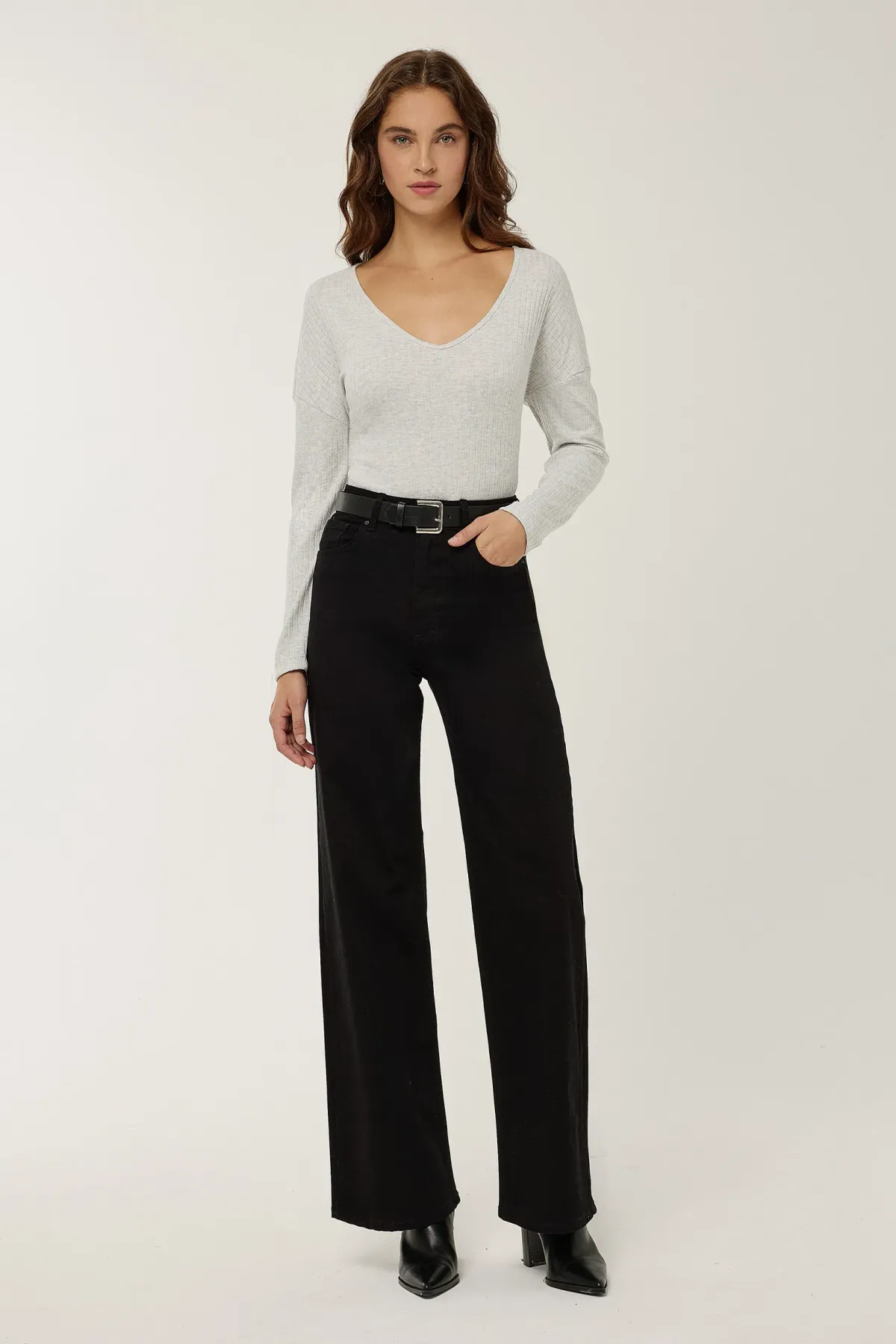 Slim Fit V-Neck Long Sleeve Blouse 2