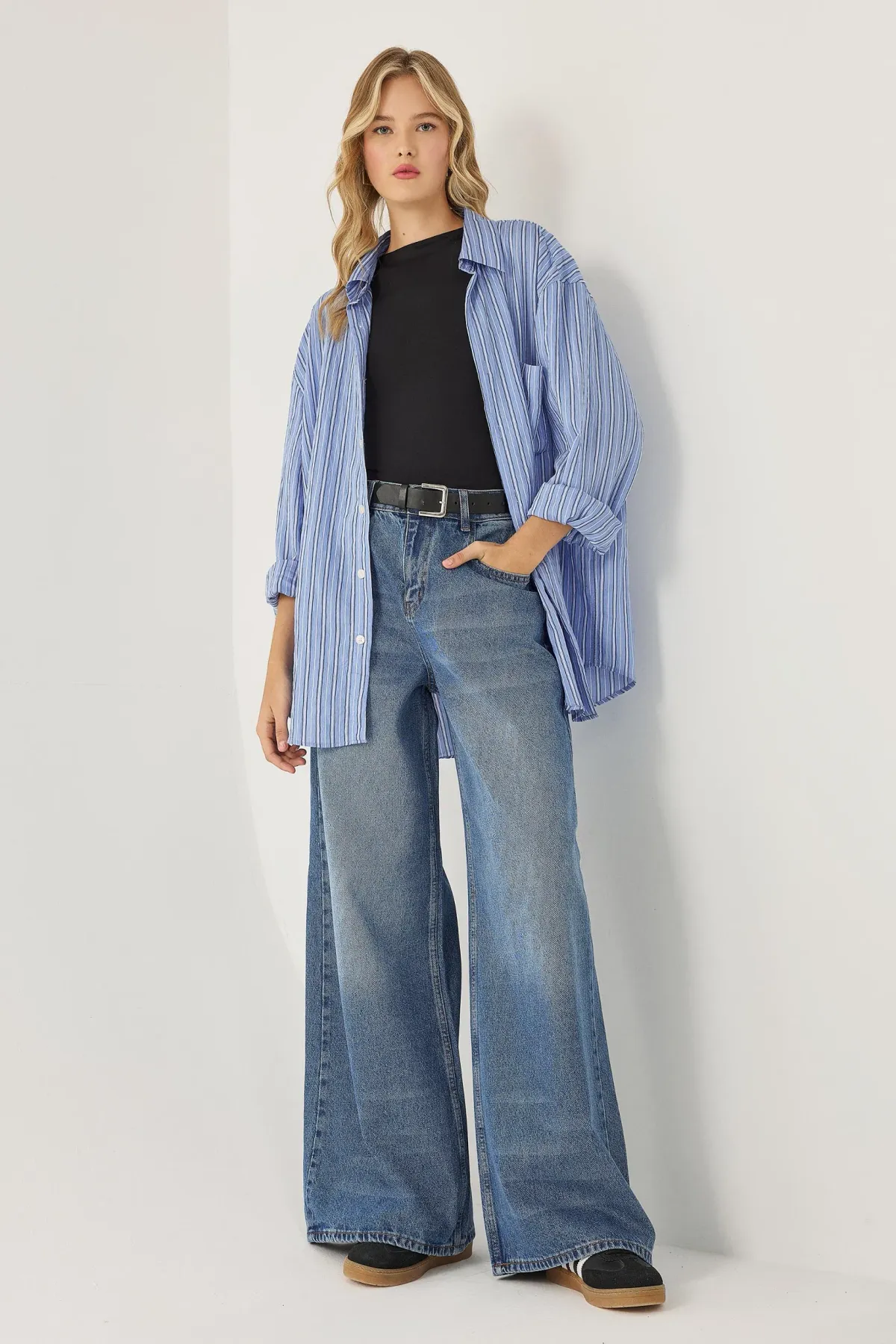 Wide Leg  Washed Effect Jeans 3