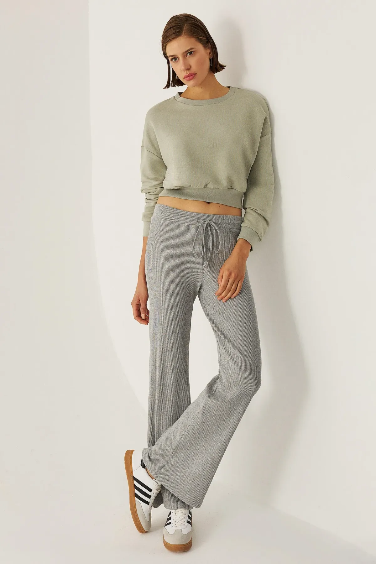 Cropped Sweatshirt 2