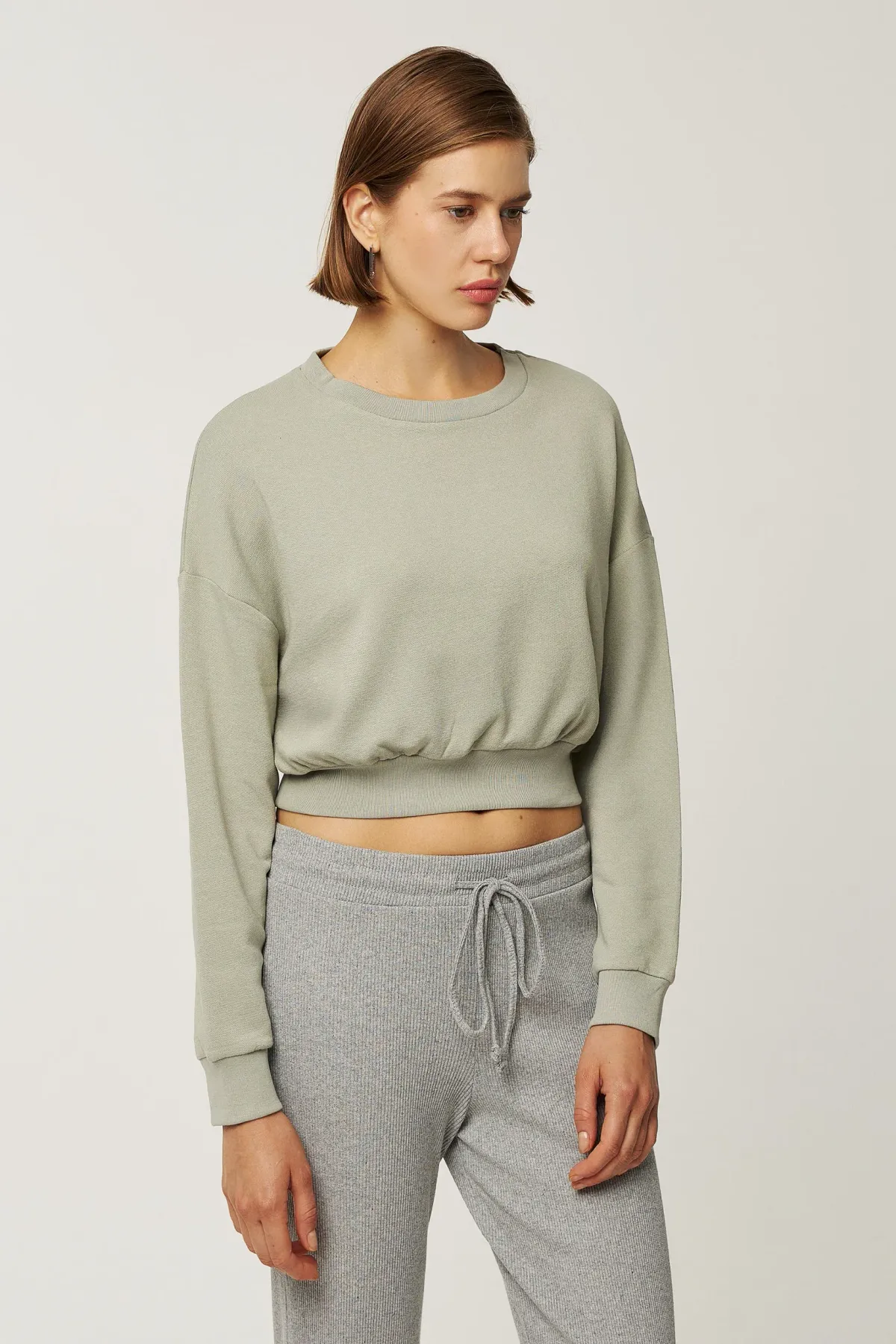 Cropped Sweatshirt 3