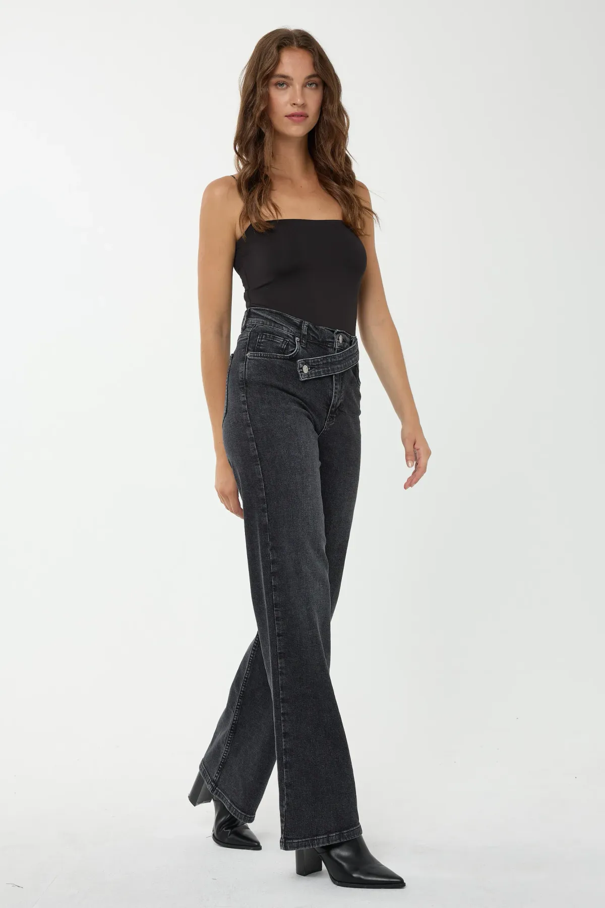 High Waist Belt Detailed Straight Leg Jeans 2