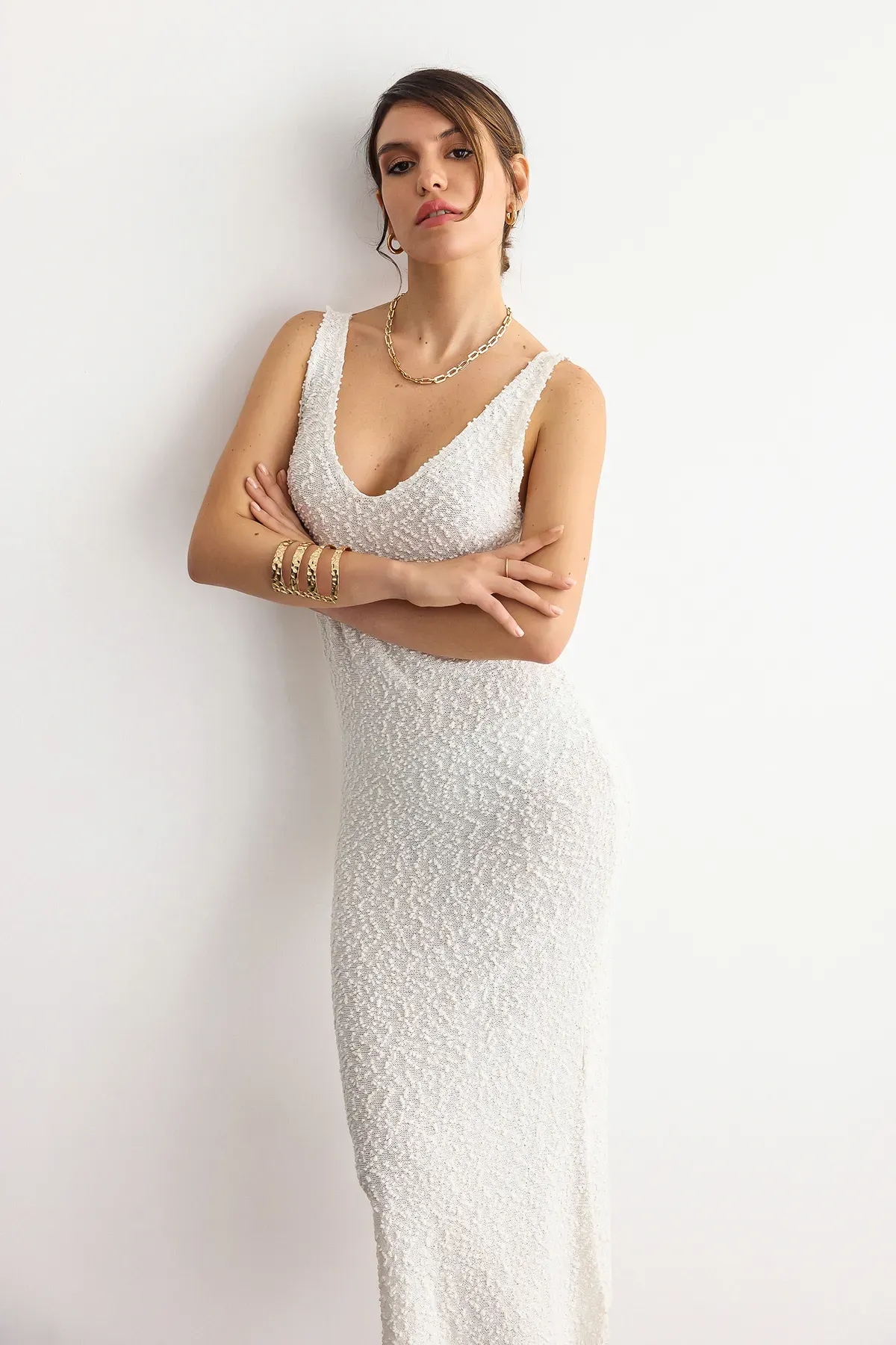 Knitted V-Neck Midi Dress with Textured Pattern 2