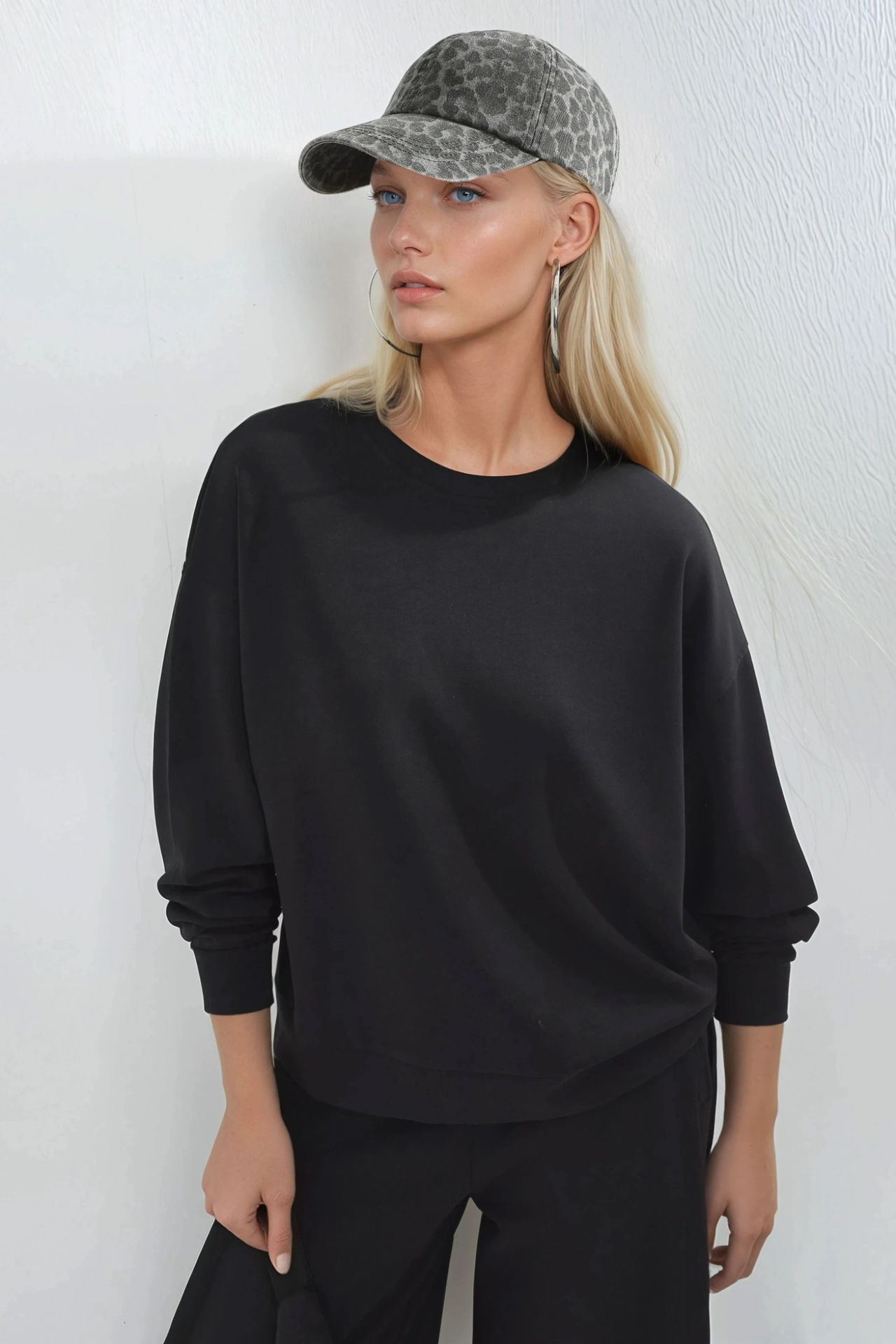 BUSEM Relaxed Fit Crew Neck Modal Sweatshirt 1