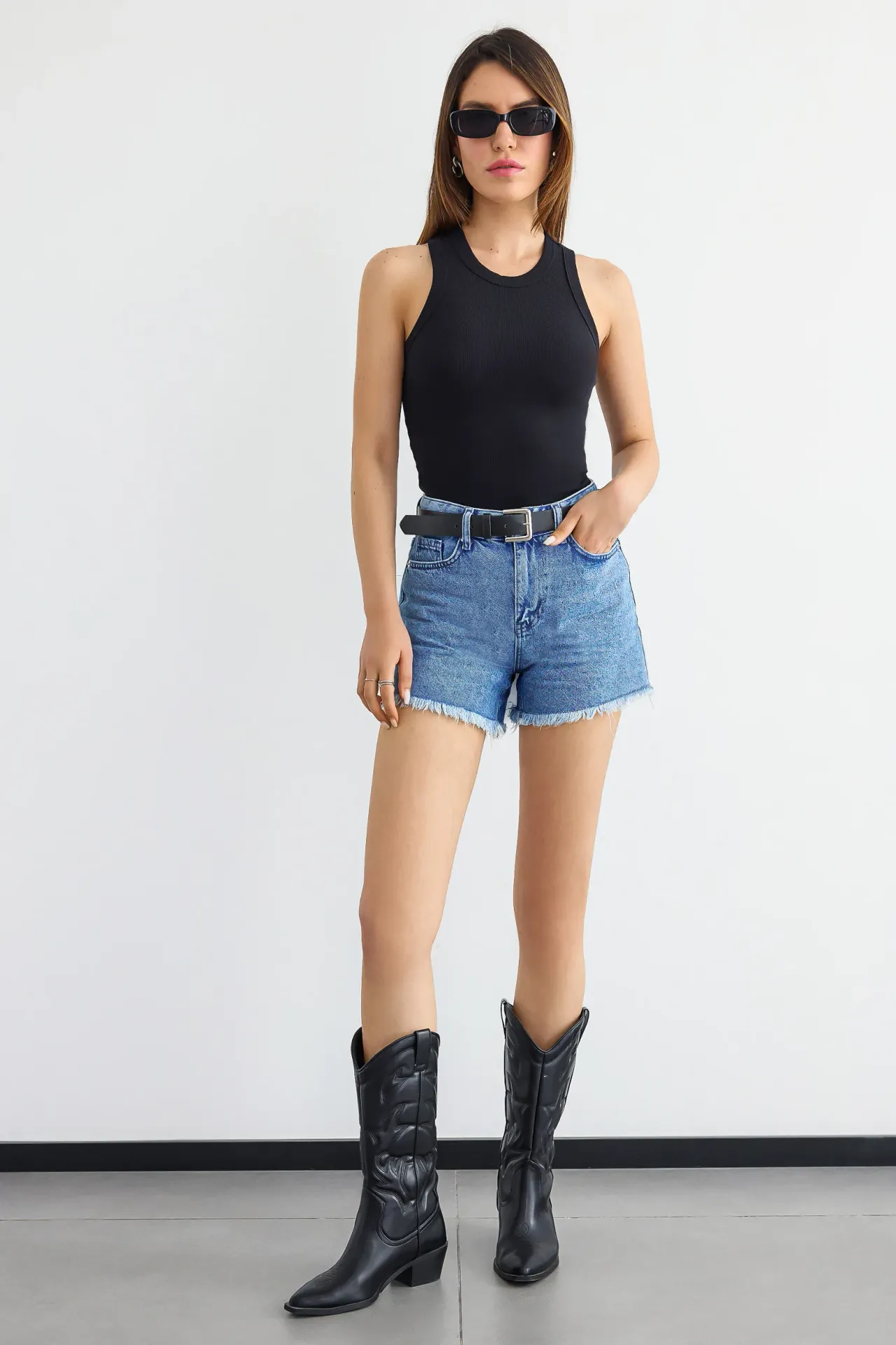 Basic Round Neck Sleeveless Camis Tank Top
