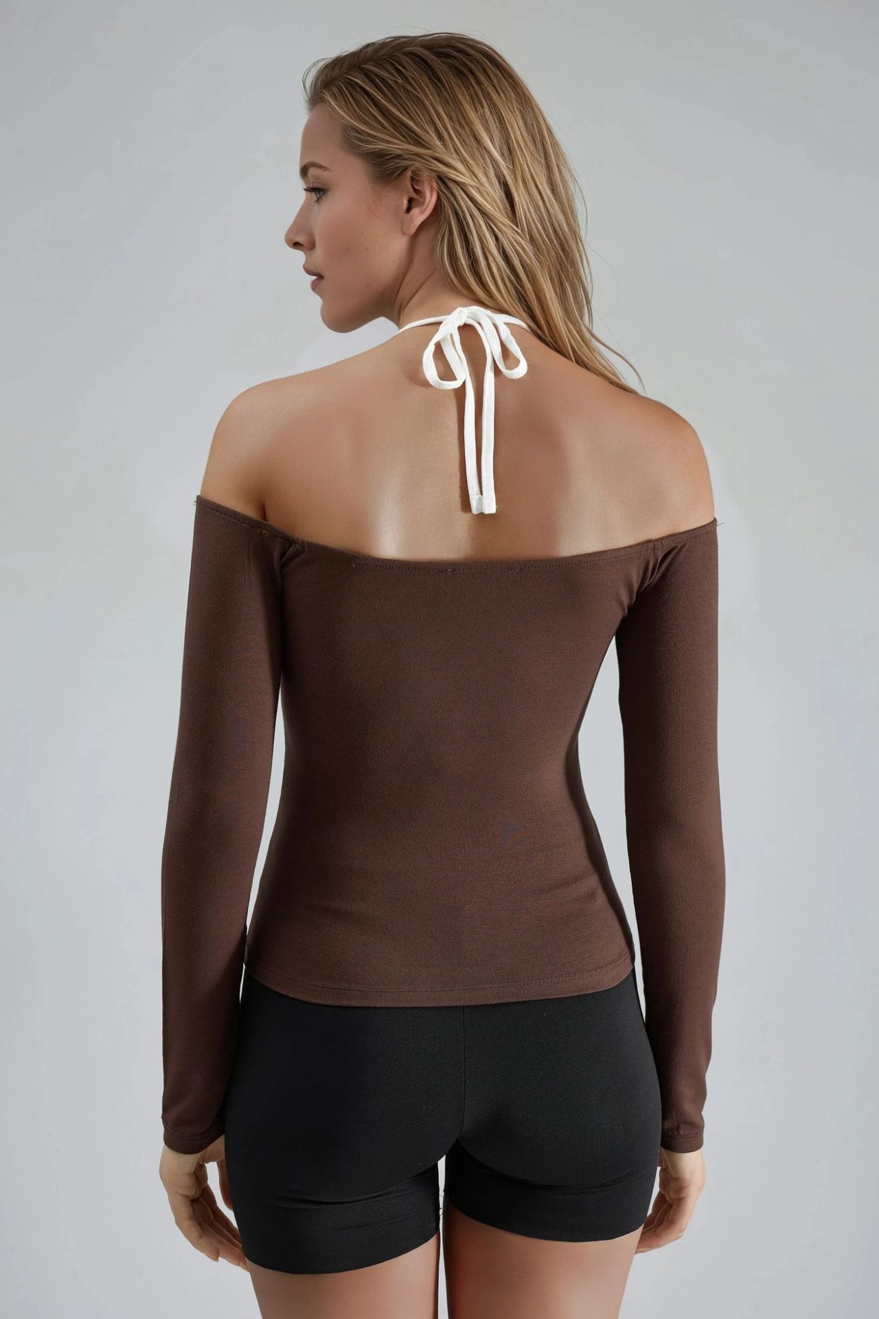 BUSEM Slim Fit Knitted Blouse with U Collar and Contrast Binding 3
