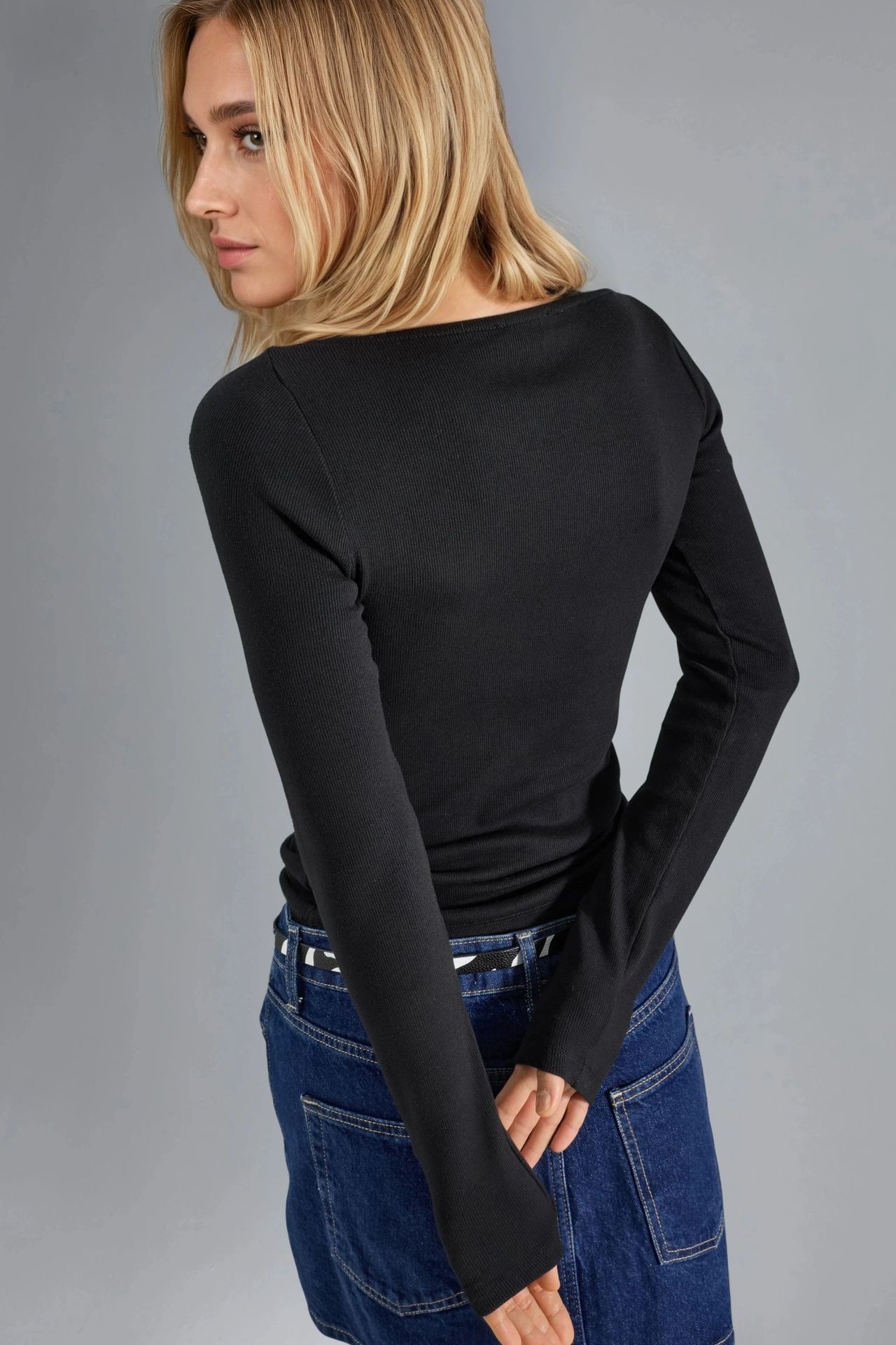 BUSEM Lace Detailed V-Neck Blouse 4