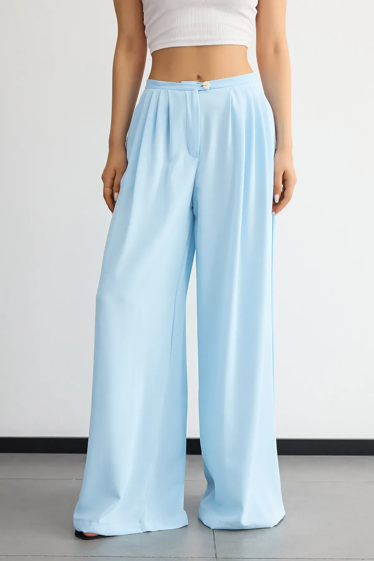 Pleated Wide-Leg Trousers with Relaxed Fit 2