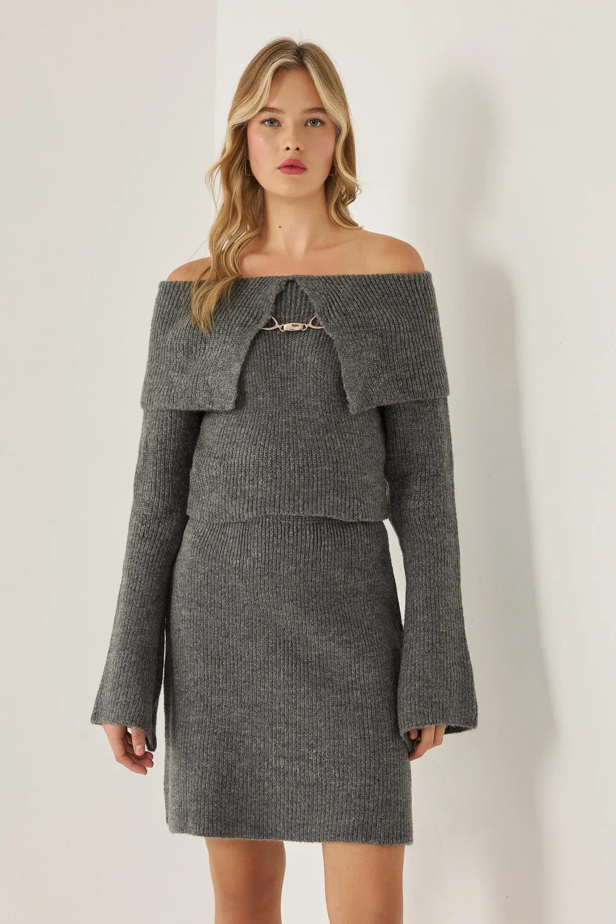 Chain Detailed Off Shoulder Two-Piece Coord Set 1