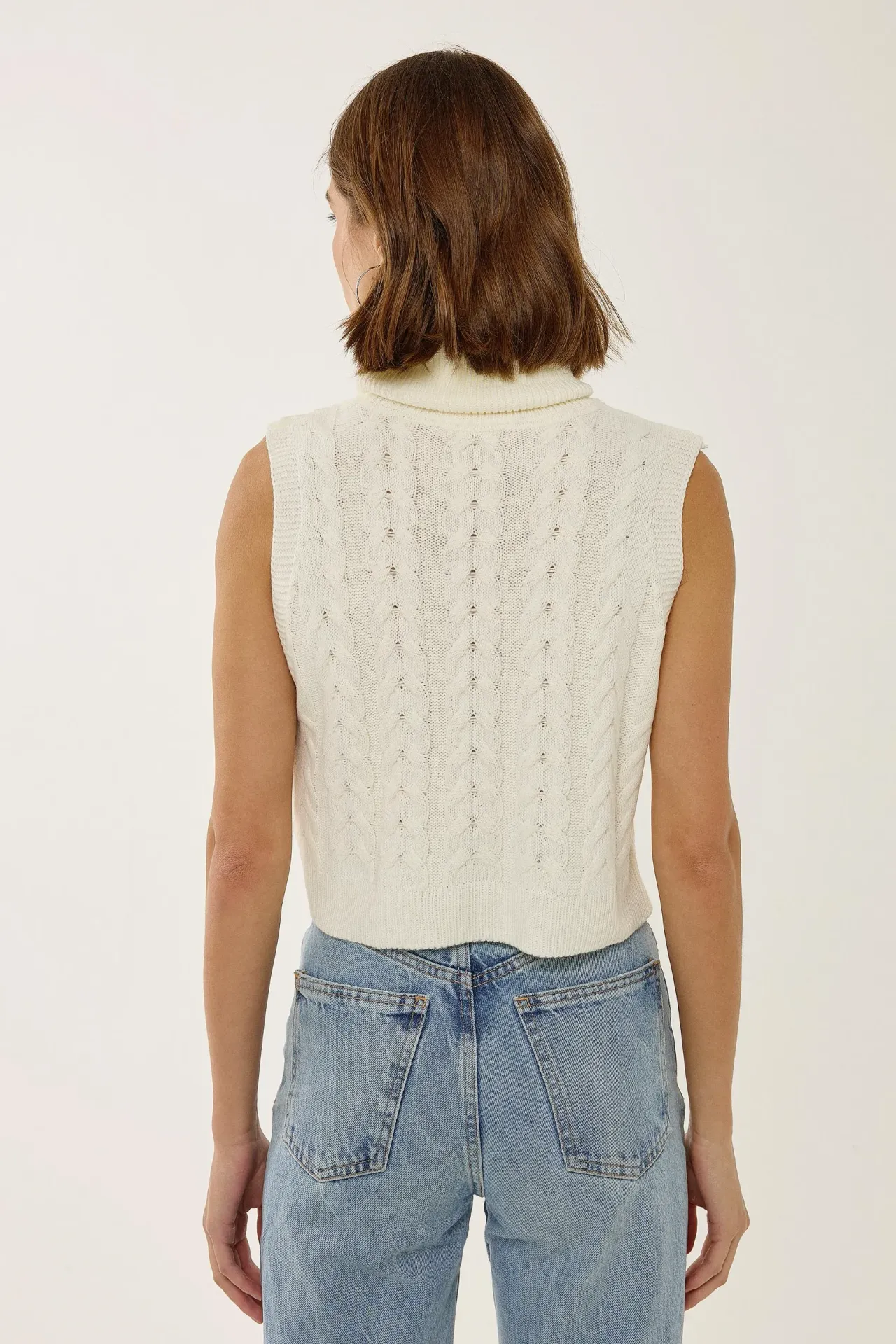 Turtleneck Knitwear Sweater Vest with Hair Braid Pattern