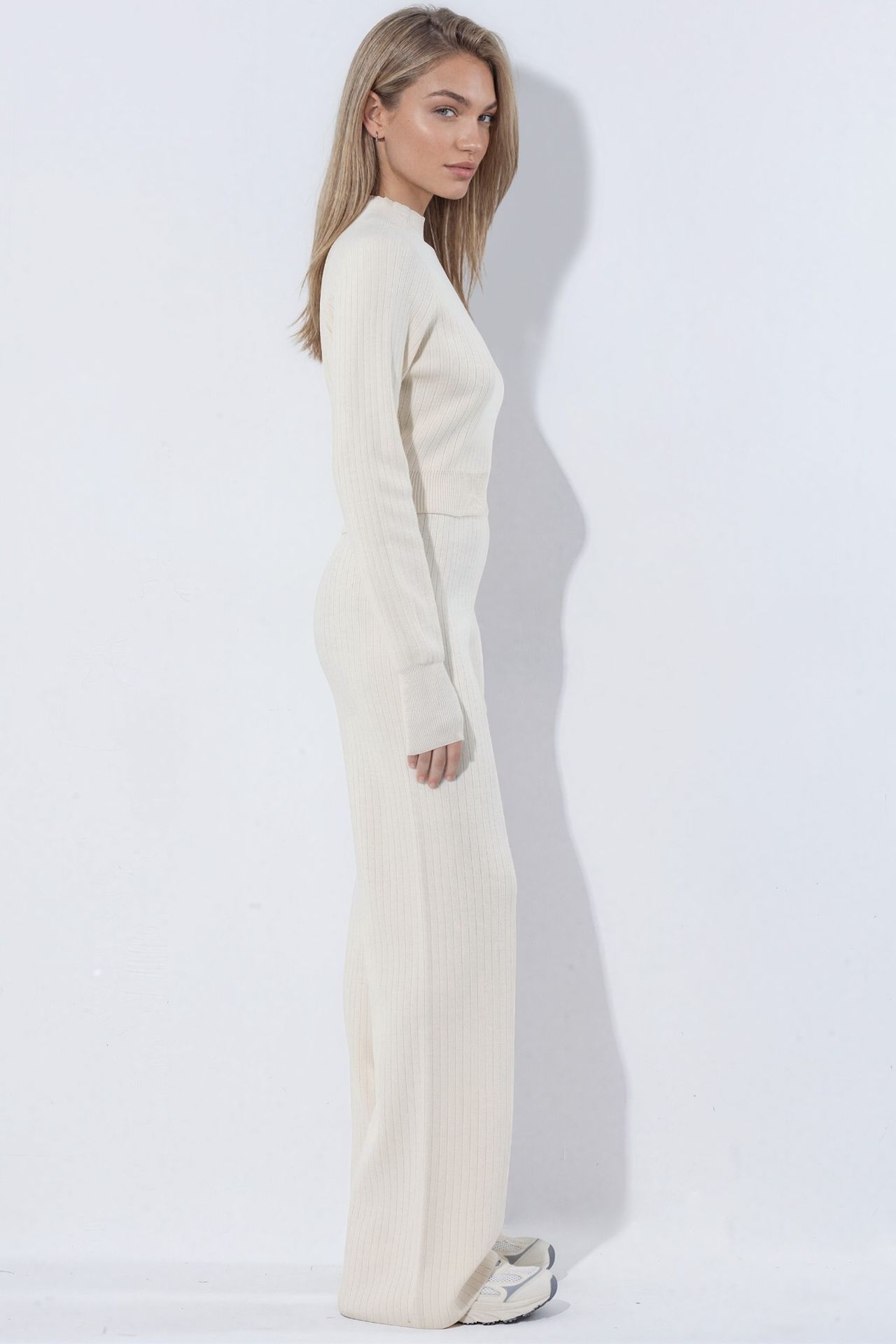 Half Turtleneck Crop Sweater and Pants Knit Set 4