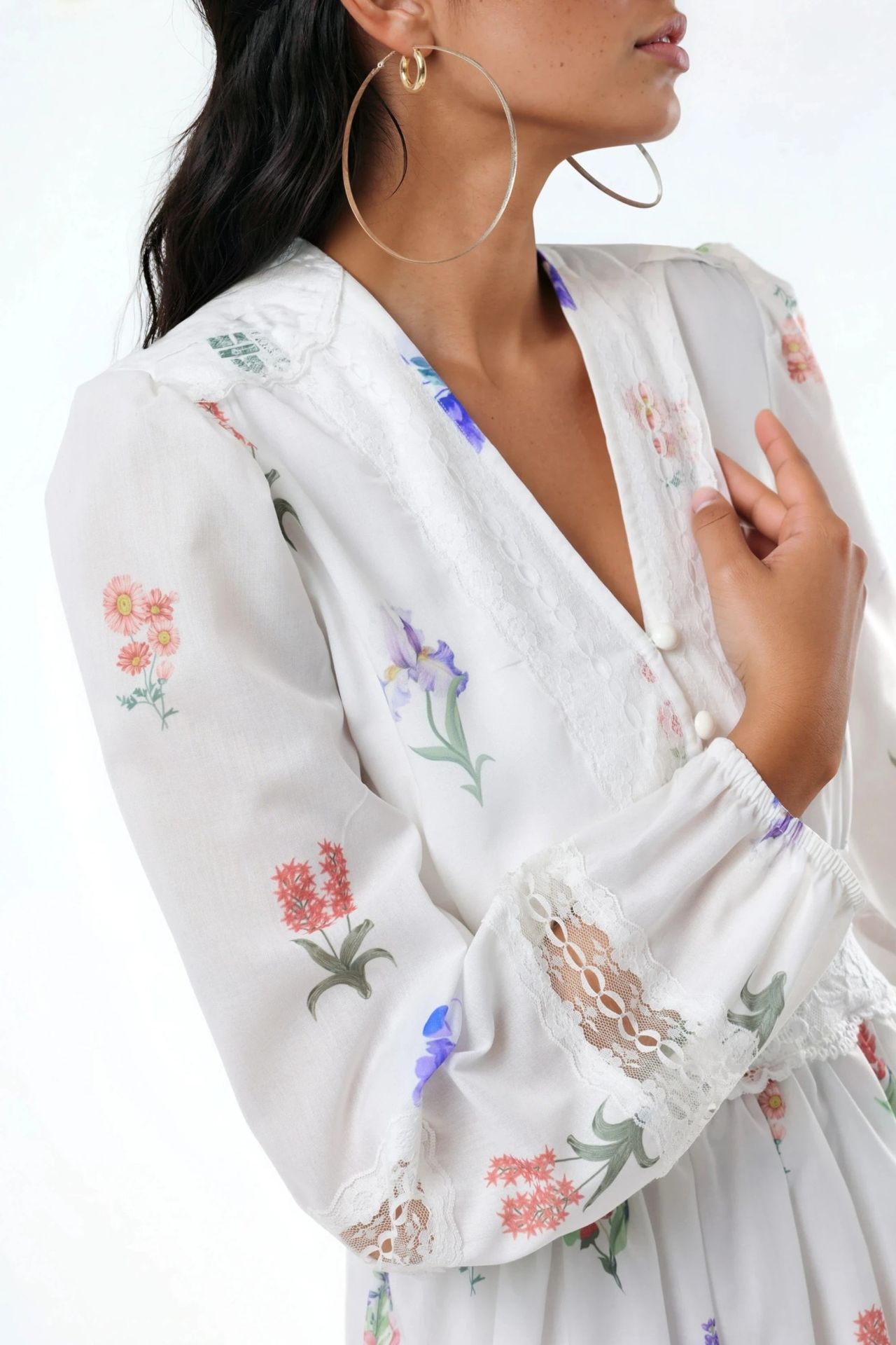 MSN Floral Lace Mini Dress with V-Neck 6