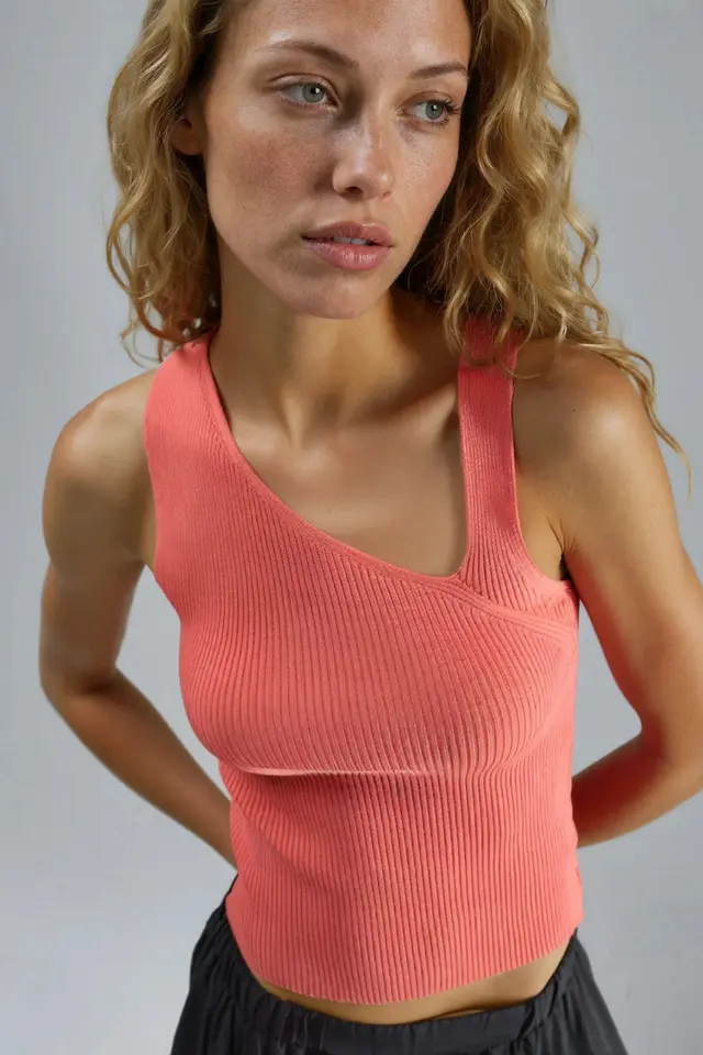 Fitted Asymmetrical Neck Ribbed Sleeveless Knit Top