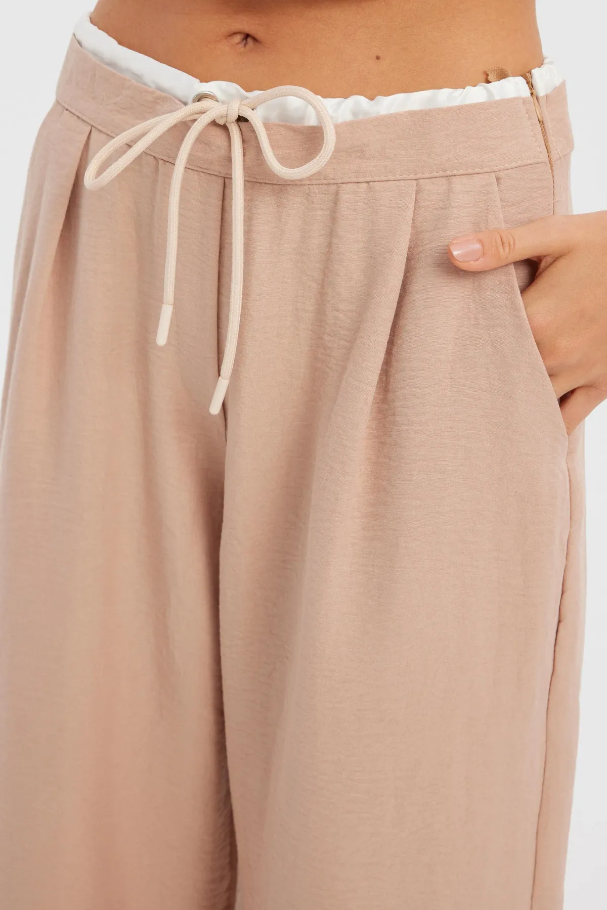 Düşük Bel Şeritli Geniş Paça Pantolon 5