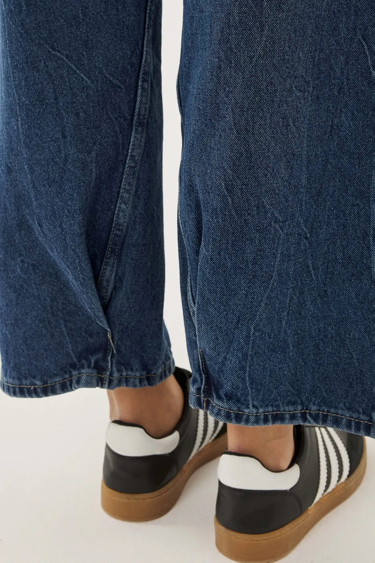 Mid-Rise Tapered Jeans 5