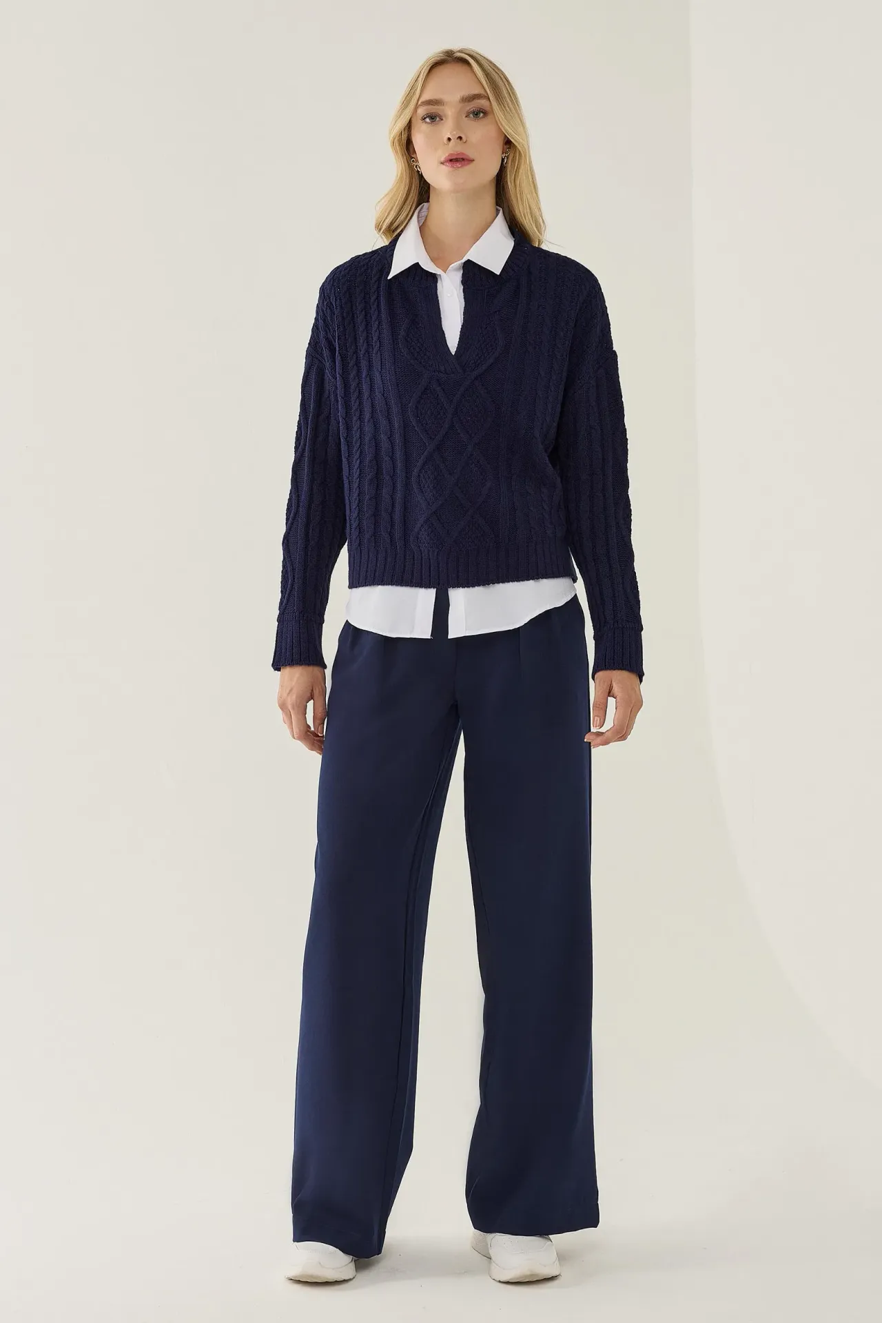Relaxed Fit Shirt Collar Sweater with Hair Braid Pattern