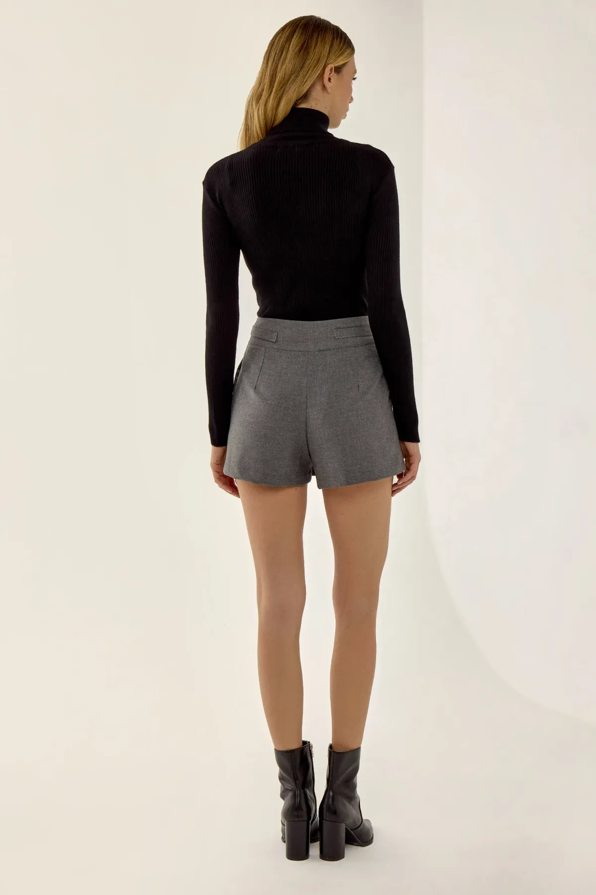 Buckle Detailed Pleated Mini Skirt 4