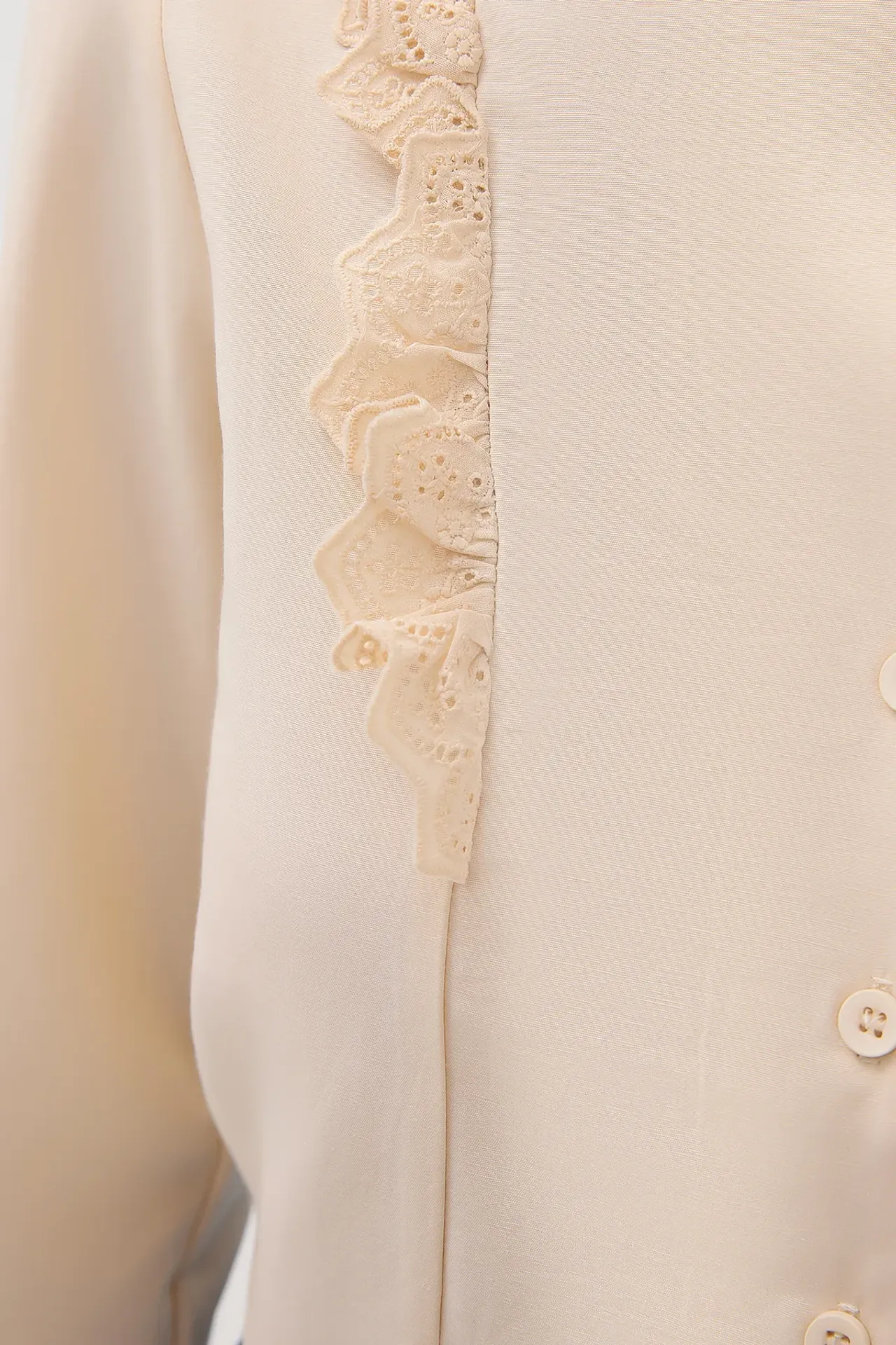 Ruffle Shirt with a Puff Sleeve