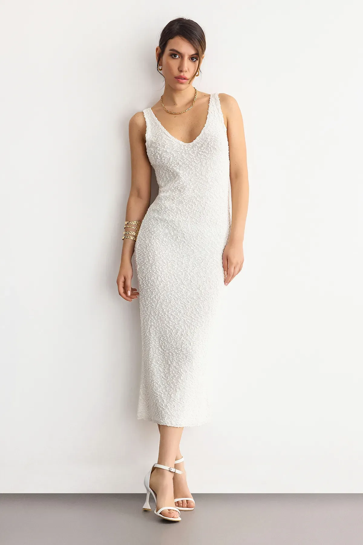Knitted V-Neck Midi Dress with Textured Pattern 1