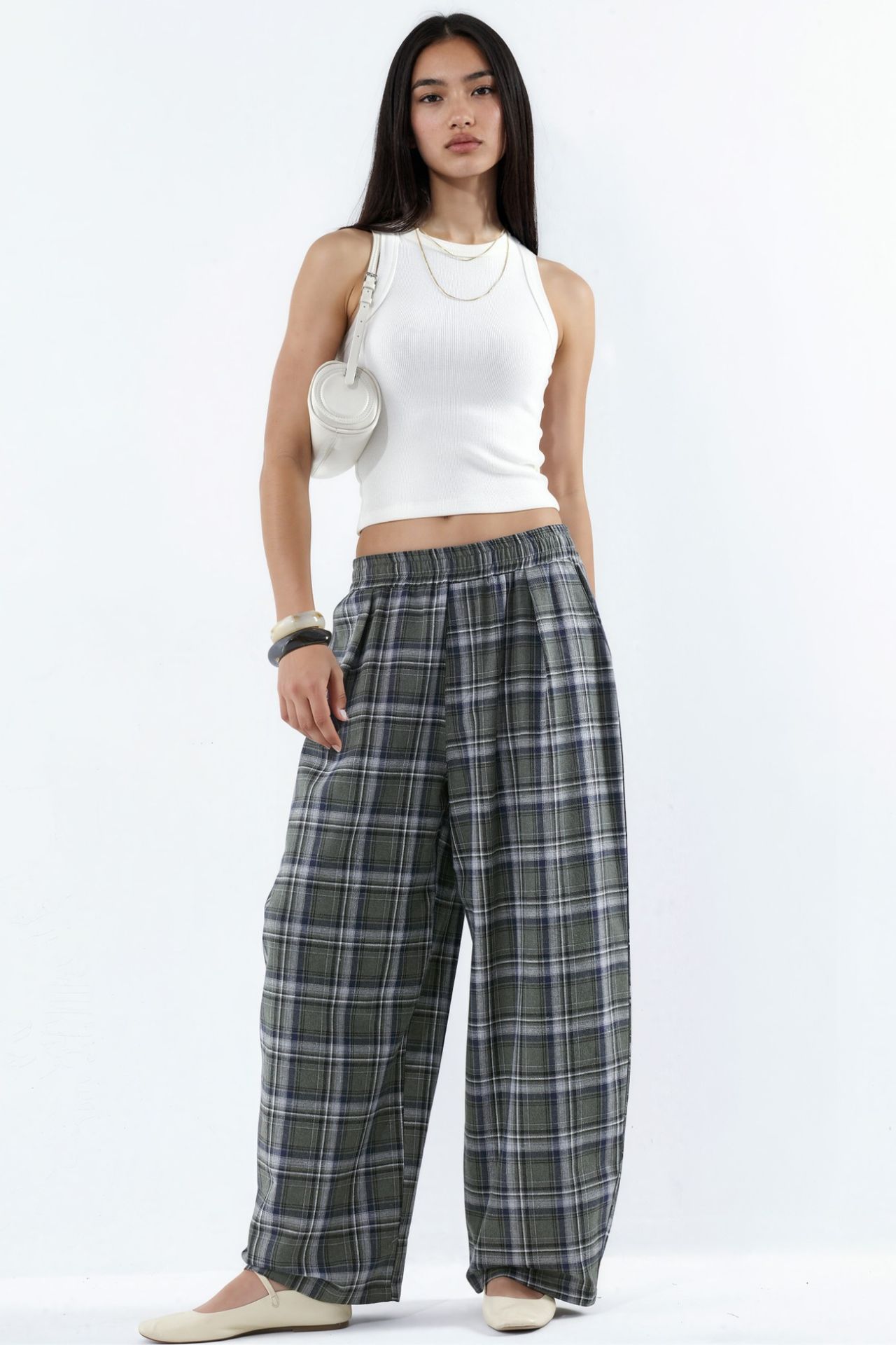 Elastic Waist Pocket Detail Plaid Pants 4