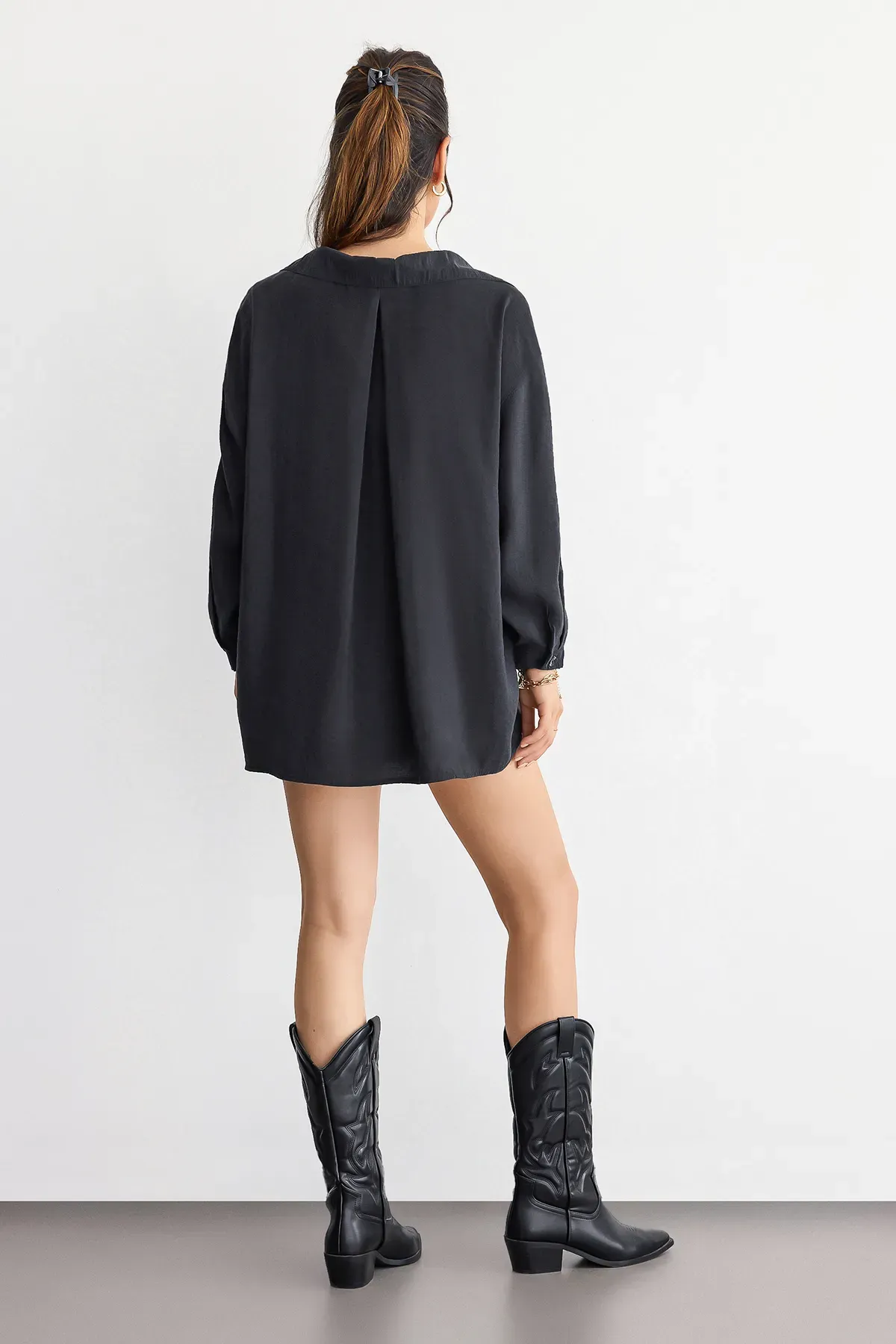 Oversized Velvet Shirt with Button Detail 4