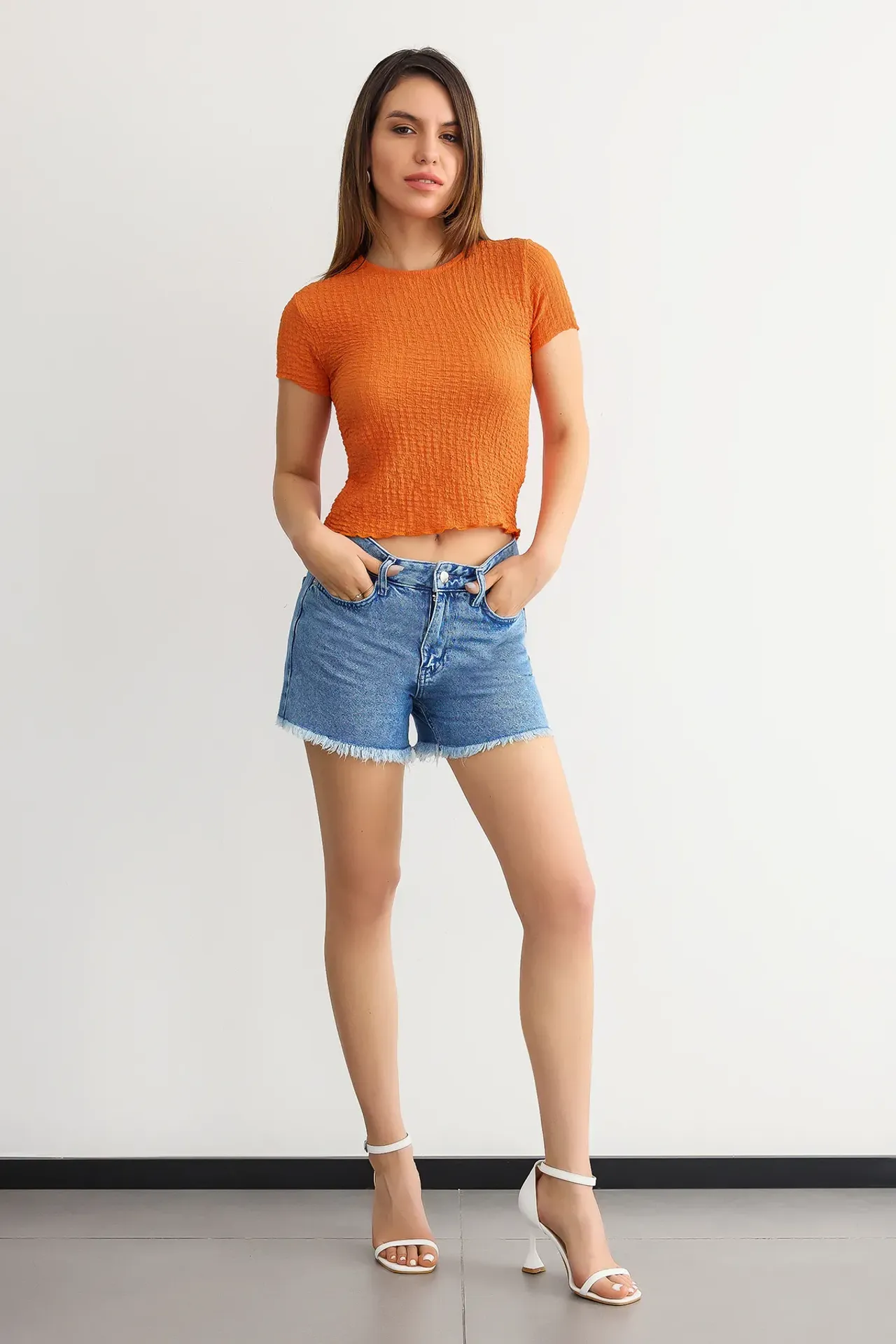 Short-Sleeve Round Neck Cropped Top in Textured Twisted Fabric