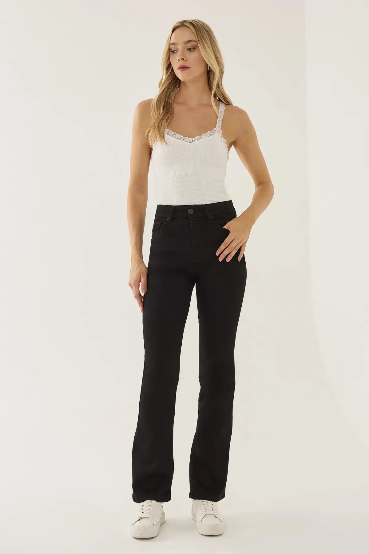 Lace Detailed Cropped Top 4