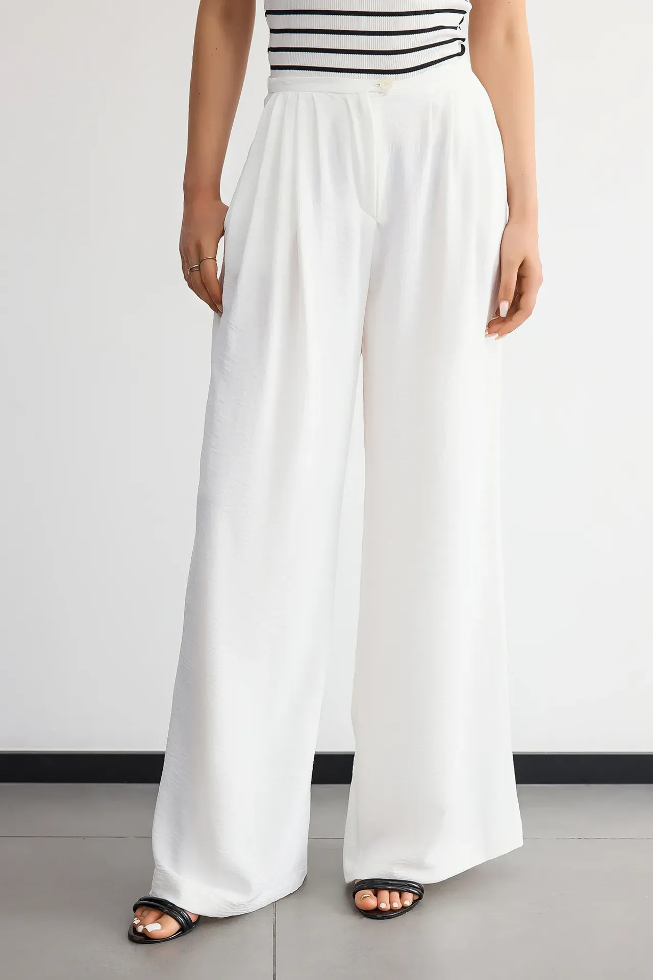 Pleated Wide-Leg Trousers with Relaxed Fit