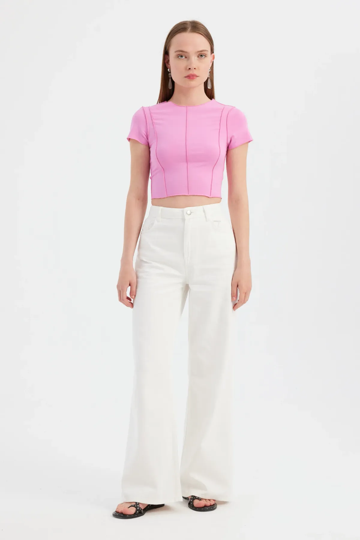 Yuvarlak Yakalı Ön Dikişli Kısa Kollu Crop Top 1