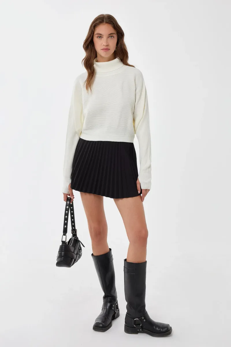 Relaxed Fit Turtleneck Sweater 2