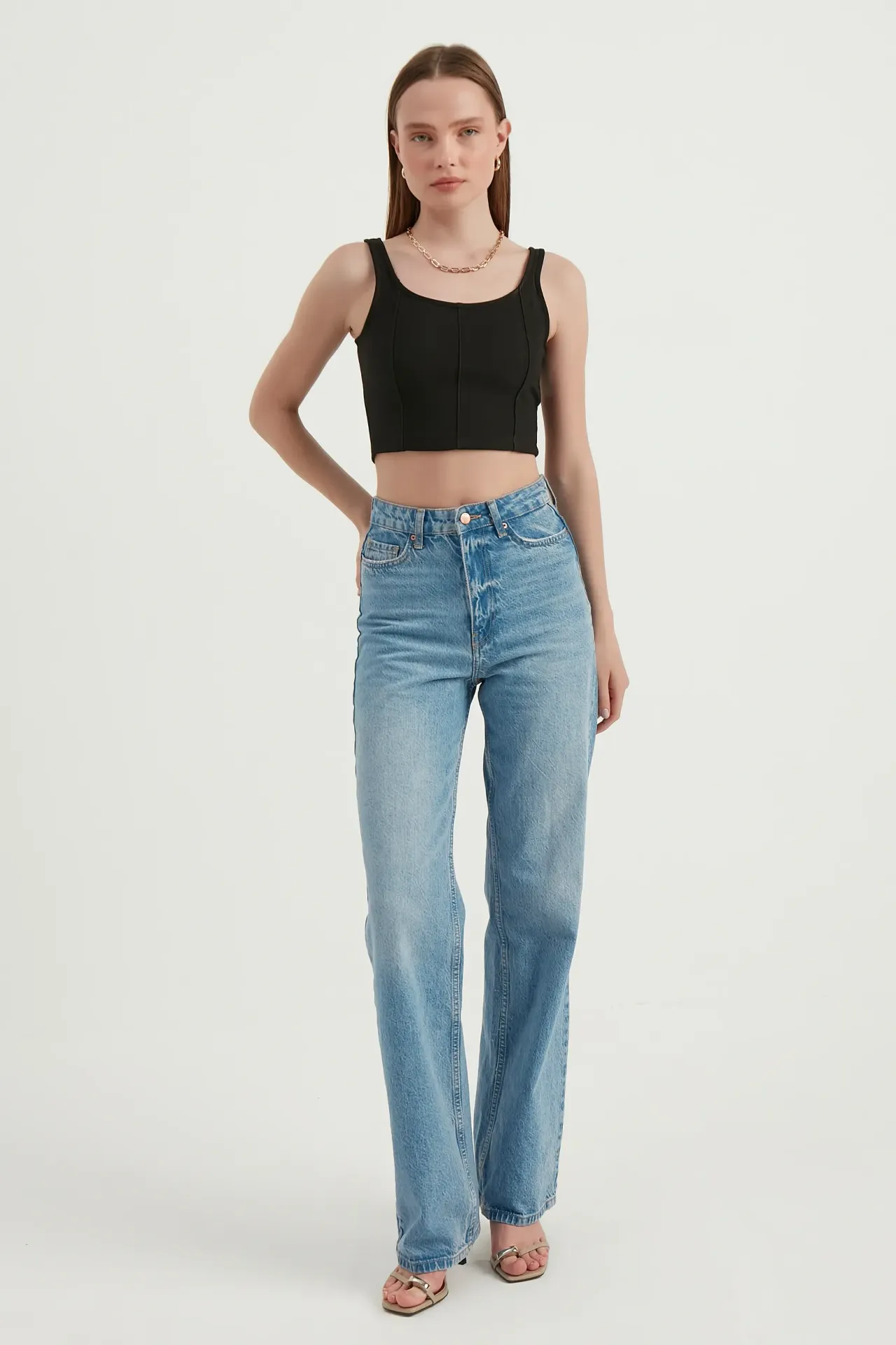 Scoop Neck Basic Sleeveless Cropped Top