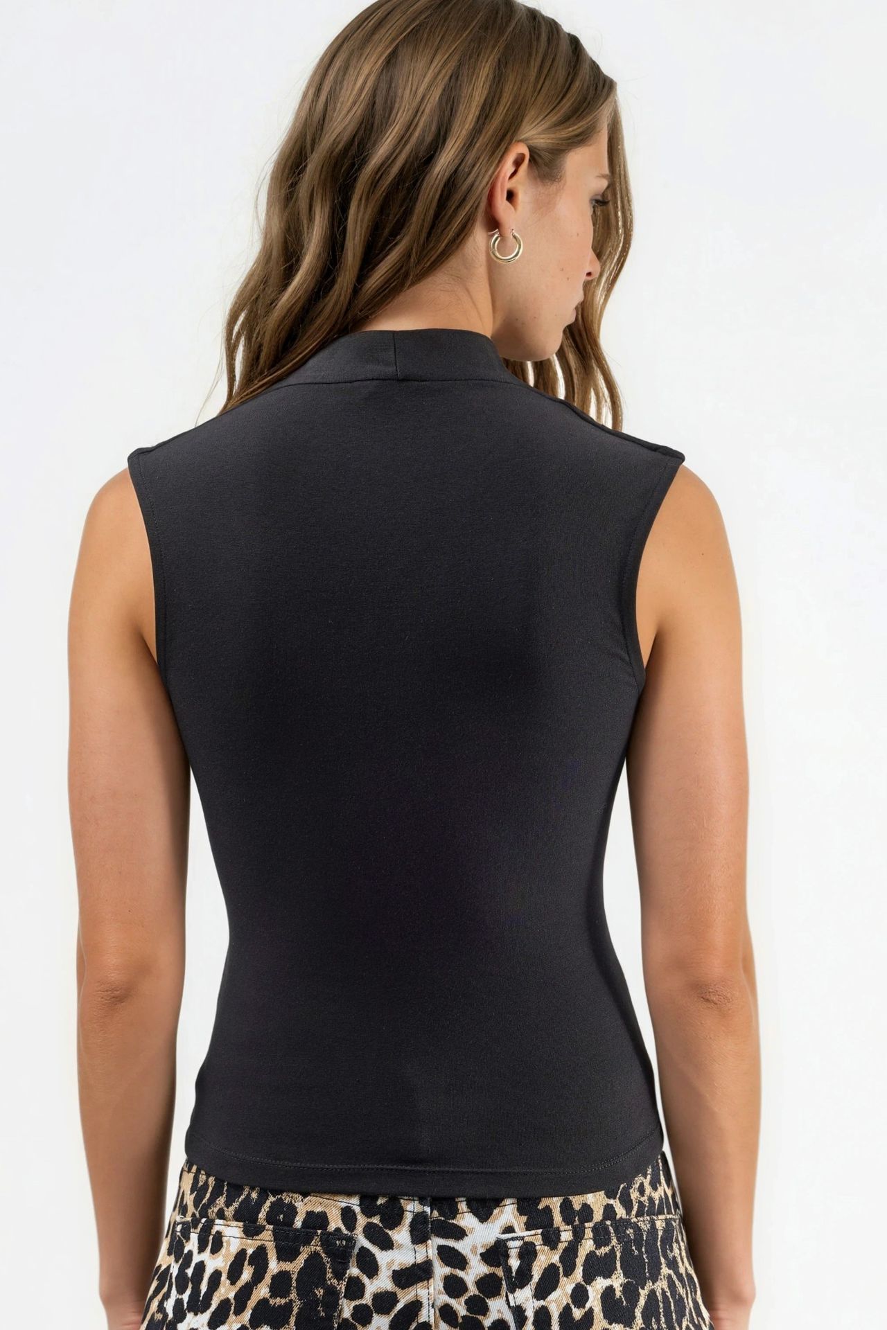 BUSEM V-neck Sleeveless Drape Blouse 2
