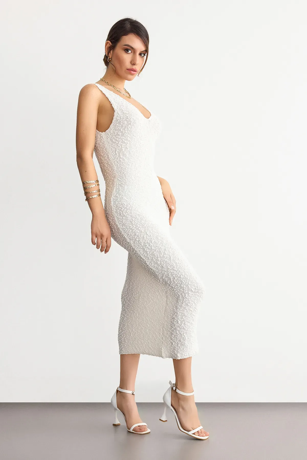 Knitted V-Neck Midi Dress with Textured Pattern 3
