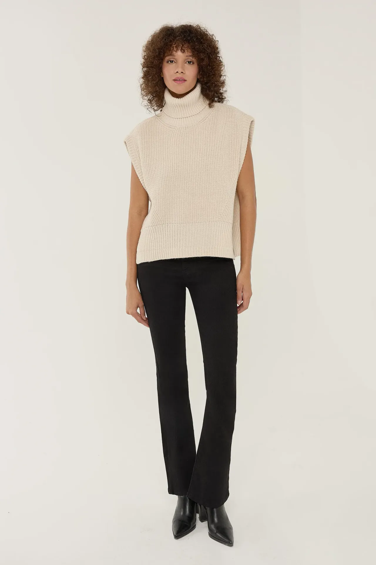 Relaxed Fit Turtleneck Sweater Vest