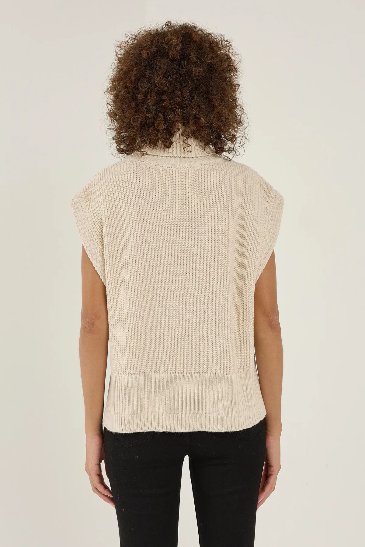 Relaxed Fit Turtleneck Sweater Vest 4