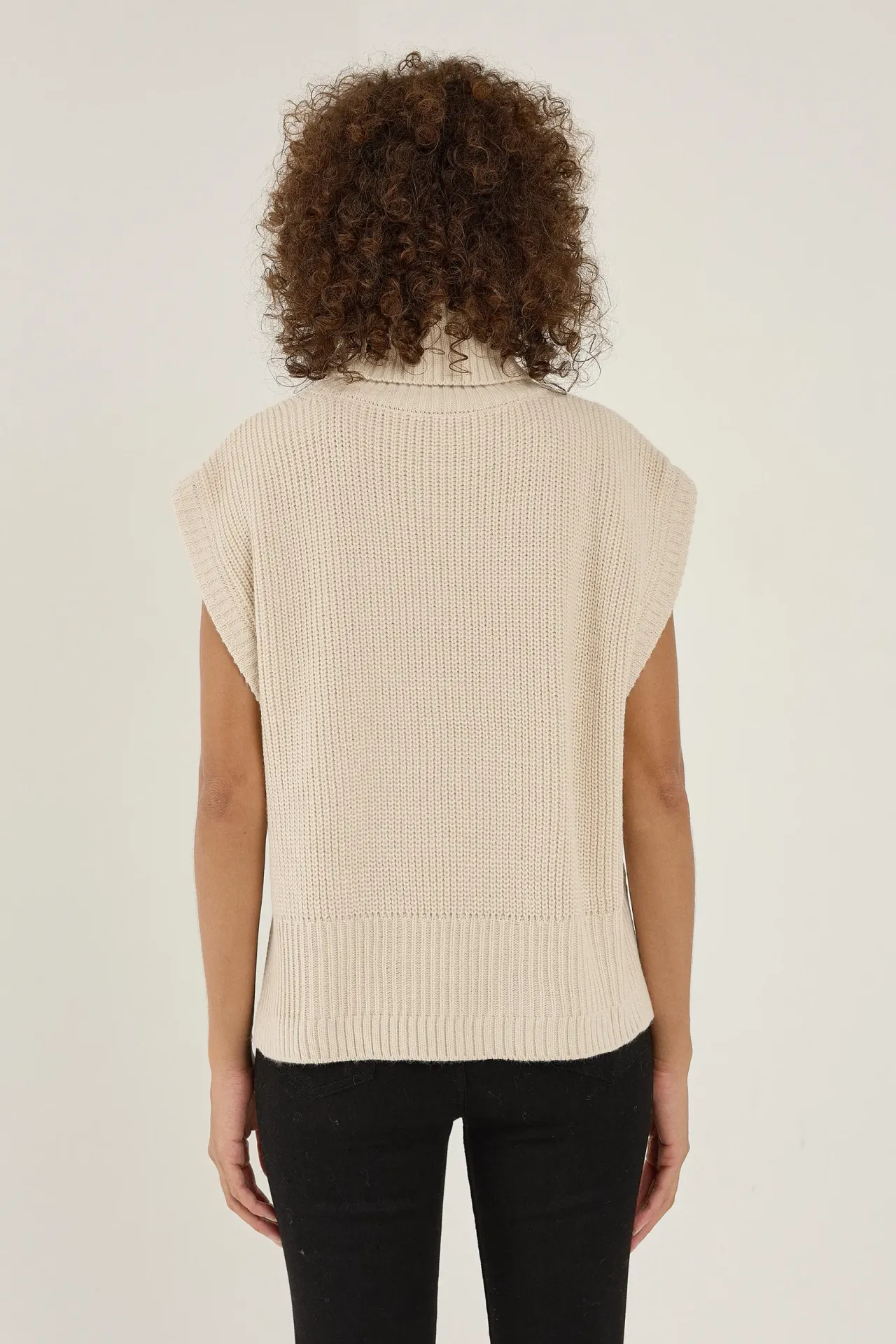 Relaxed Fit Turtleneck Sweater Vest