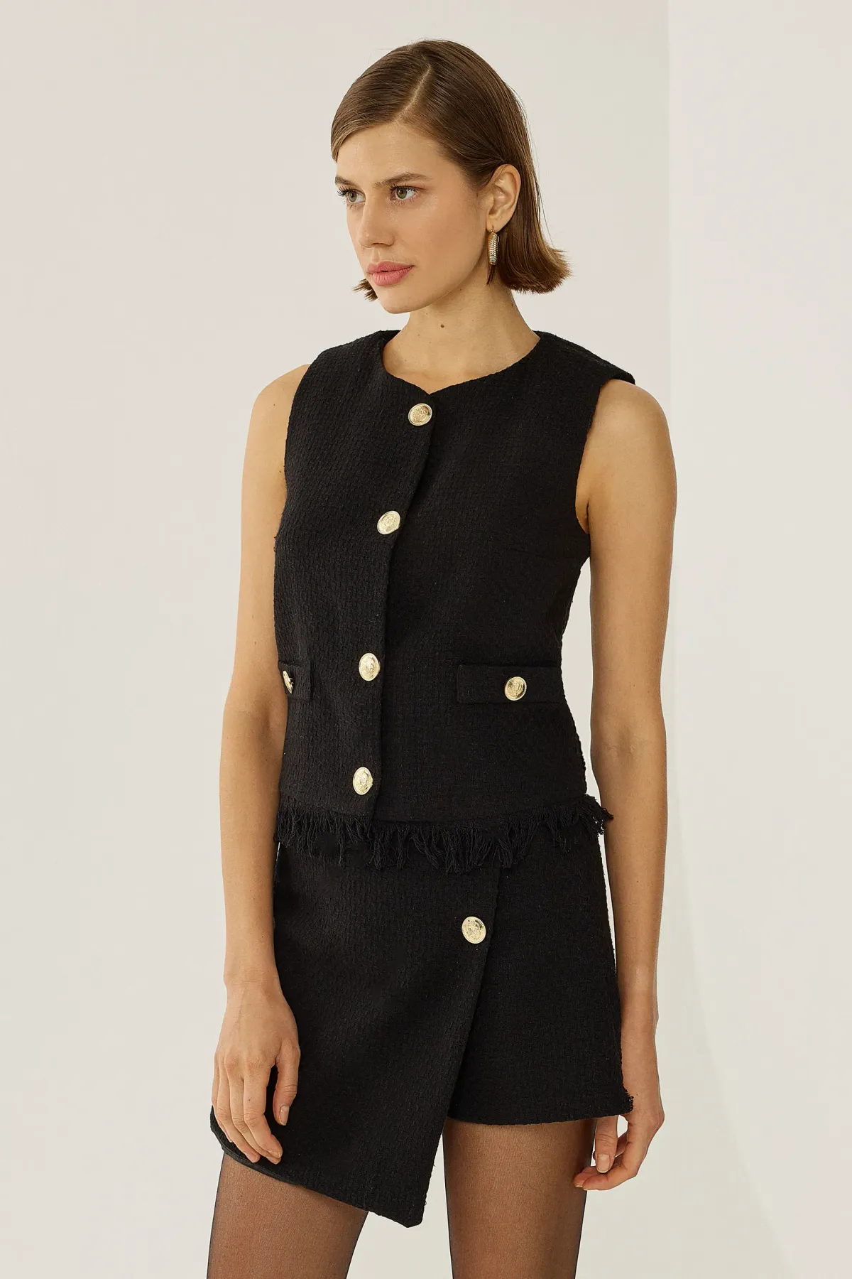 Button Detailed Tweed Vest 3