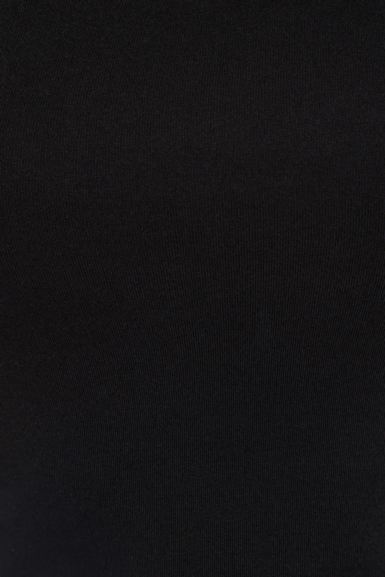 Einfaches kurzärmliges gewebtes T-Shirt mit U-Ausschnitt