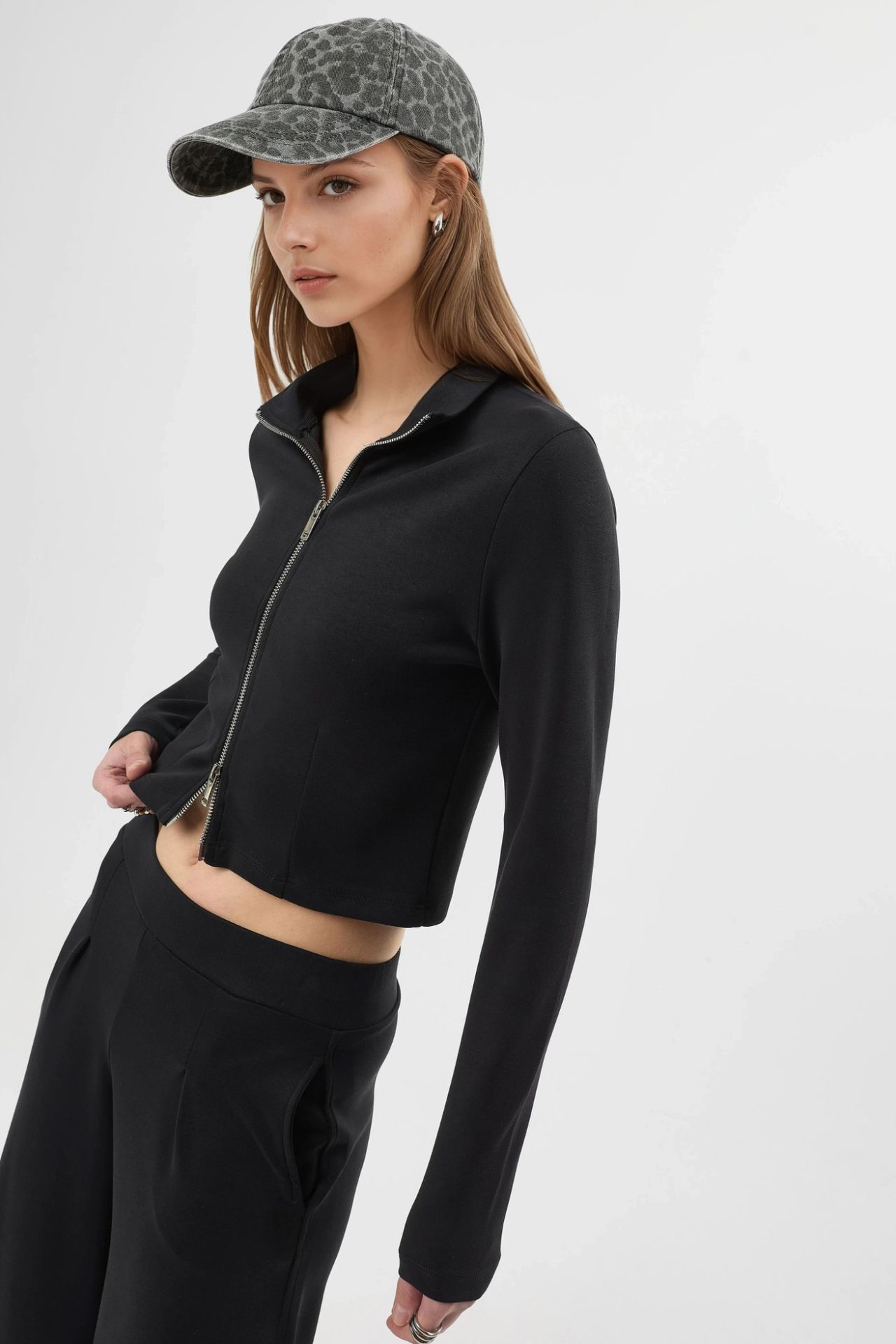 BUSEM Fitted Knitted Jacket with Zipper Closure 3