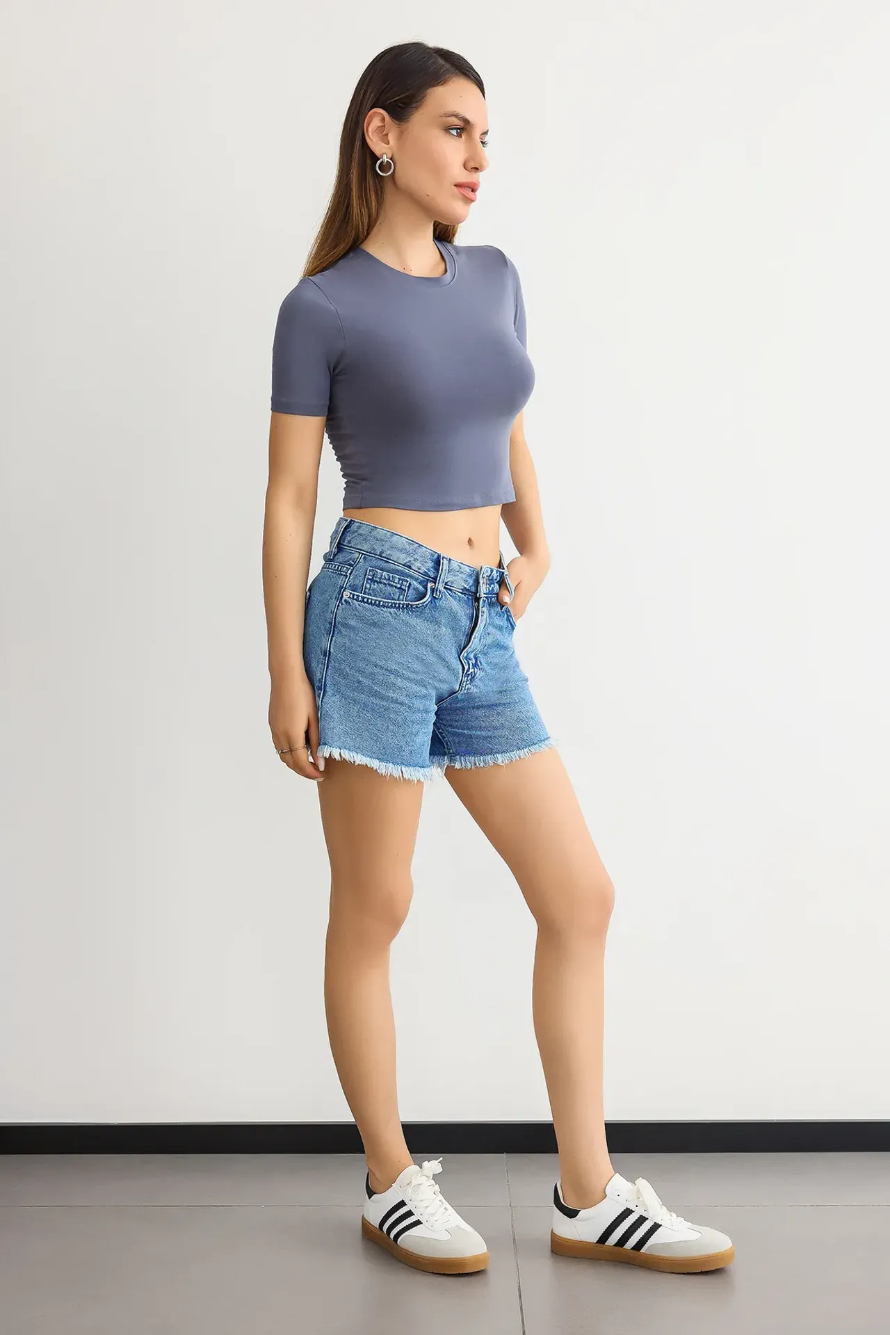 Crew Neck Basic Crop top