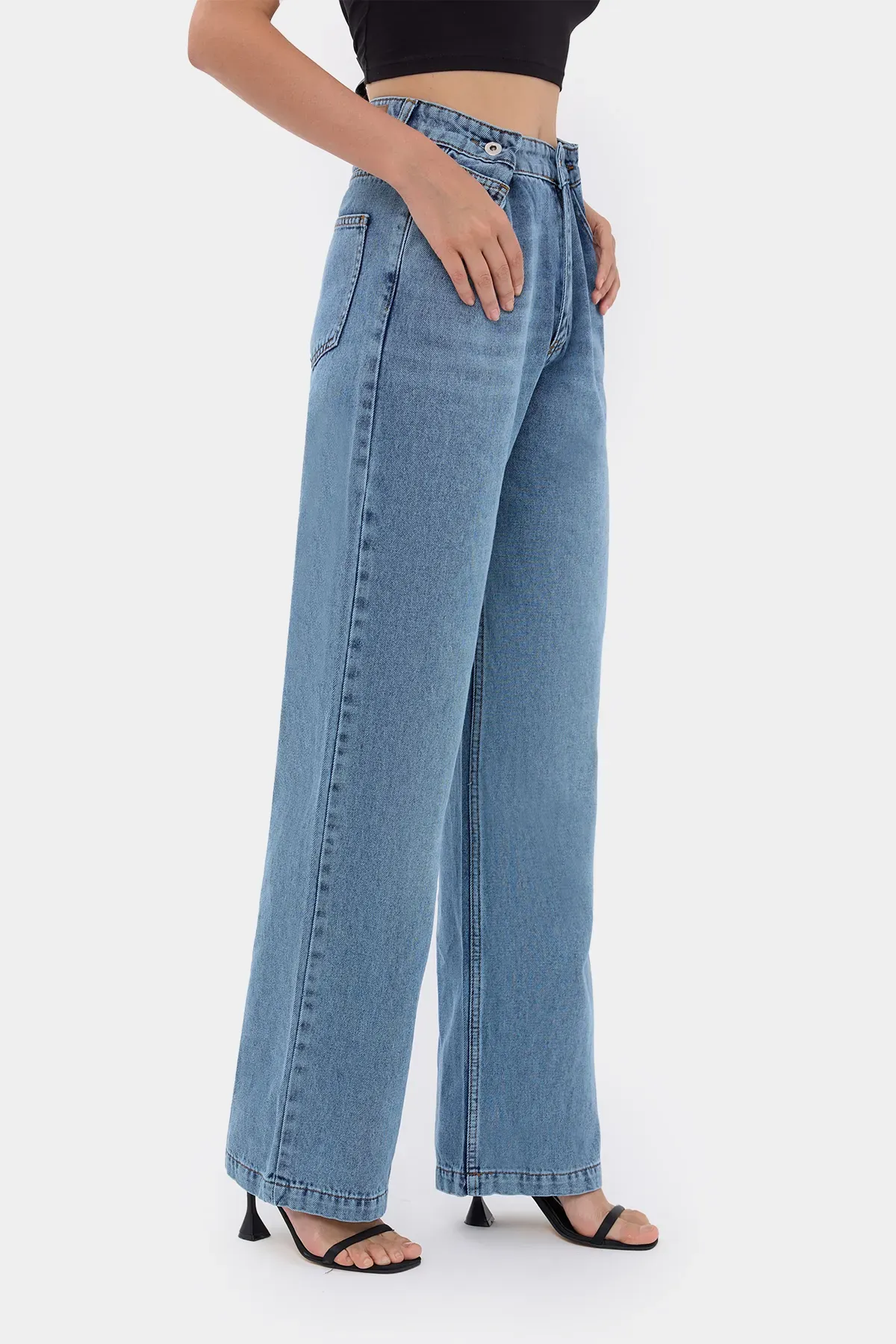 High-Waist Straight-Leg Jeans with Belt Detail 2