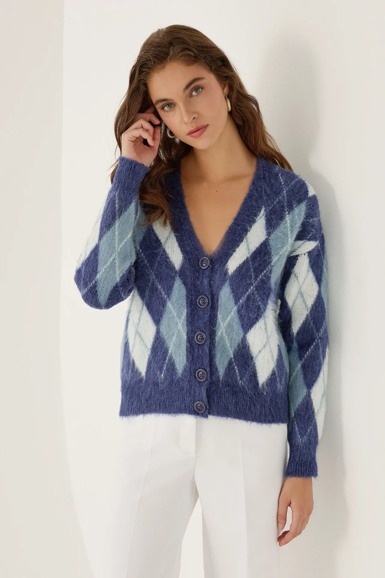 Relaxed Fit V-Neck Diamond Pattern Cardigan