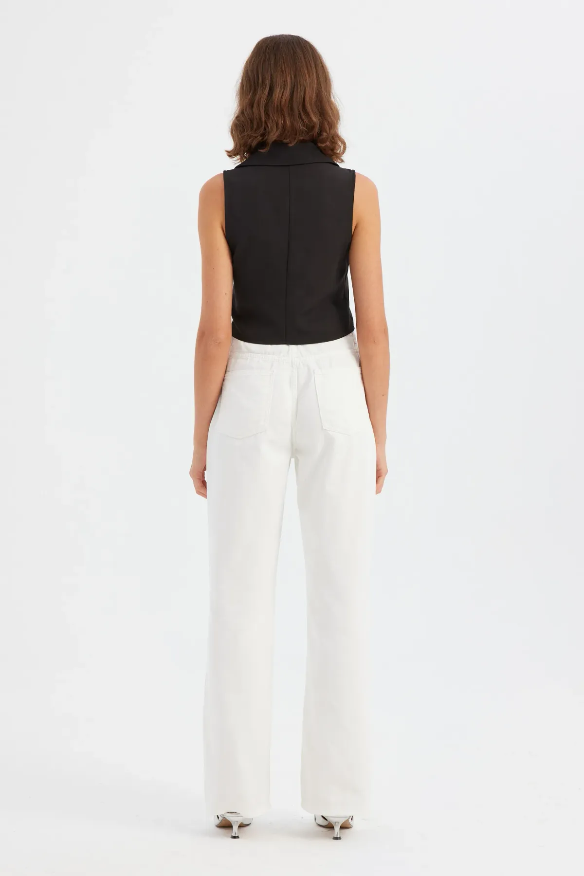 Sleeveless V-Neck Waistcoat with Collar Detail 4