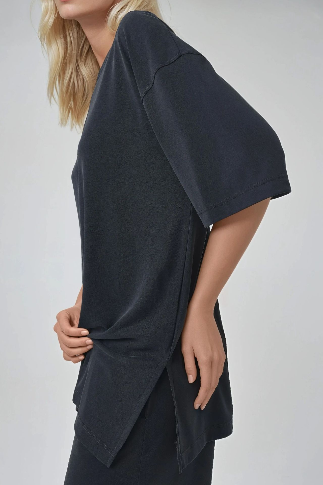BUSEM Slit Detailed Crew Neck Short Sleeve T-Shirt 4
