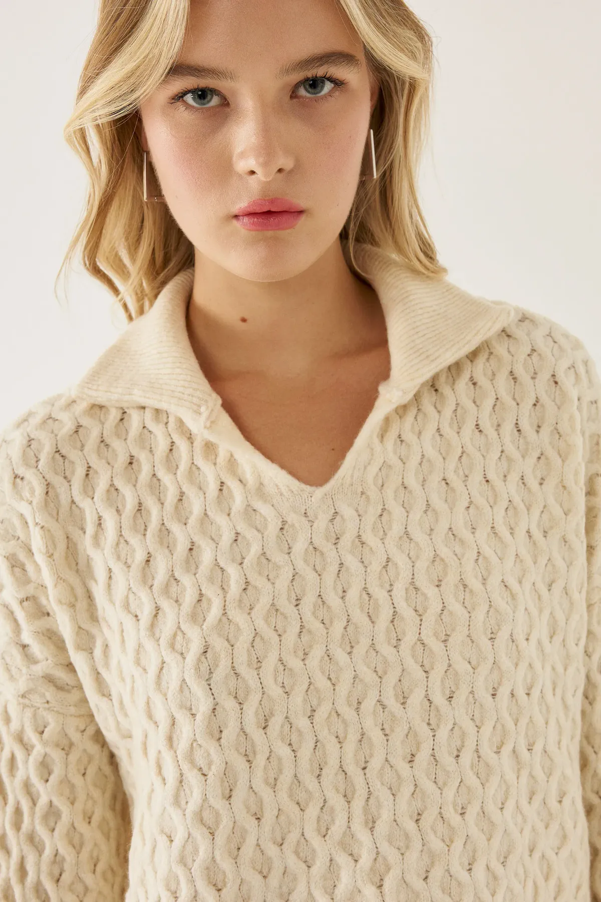 Textured Knitted Sweater with Shirt Collar 4