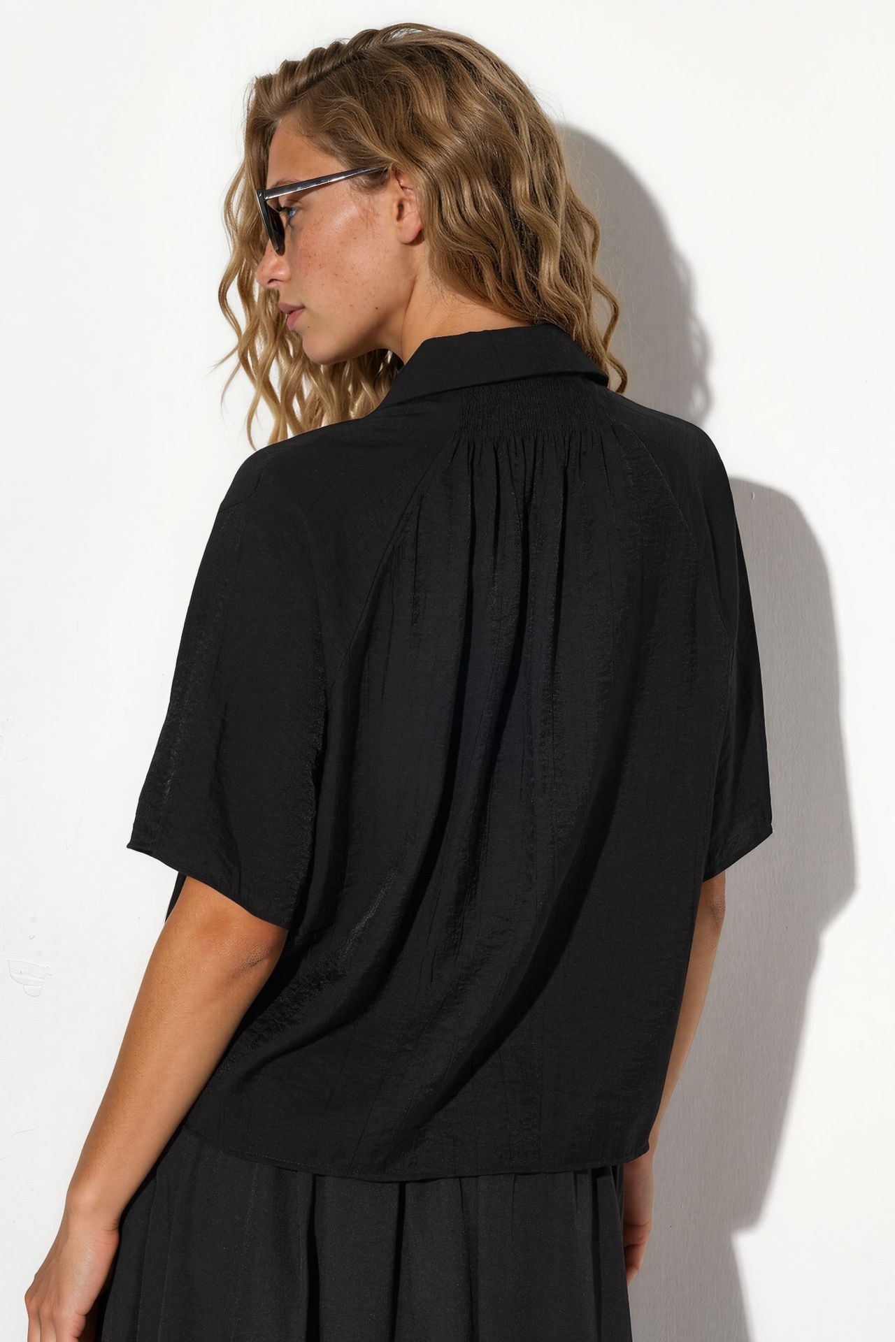 BUSEM Women’s Cropped Relaxed Shirt 3