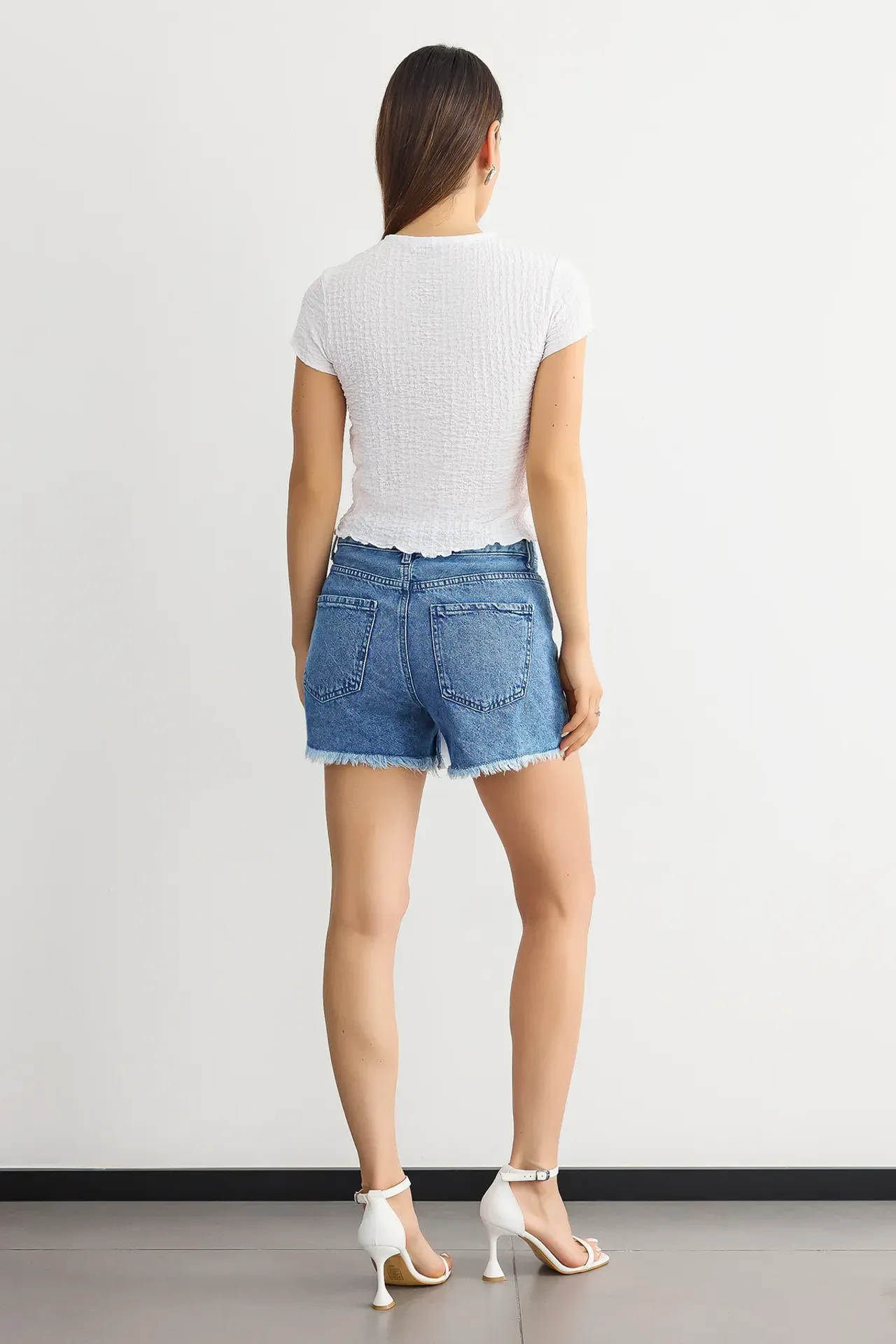 Short-Sleeve Round Neck Cropped Top in Textured Twisted Fabric