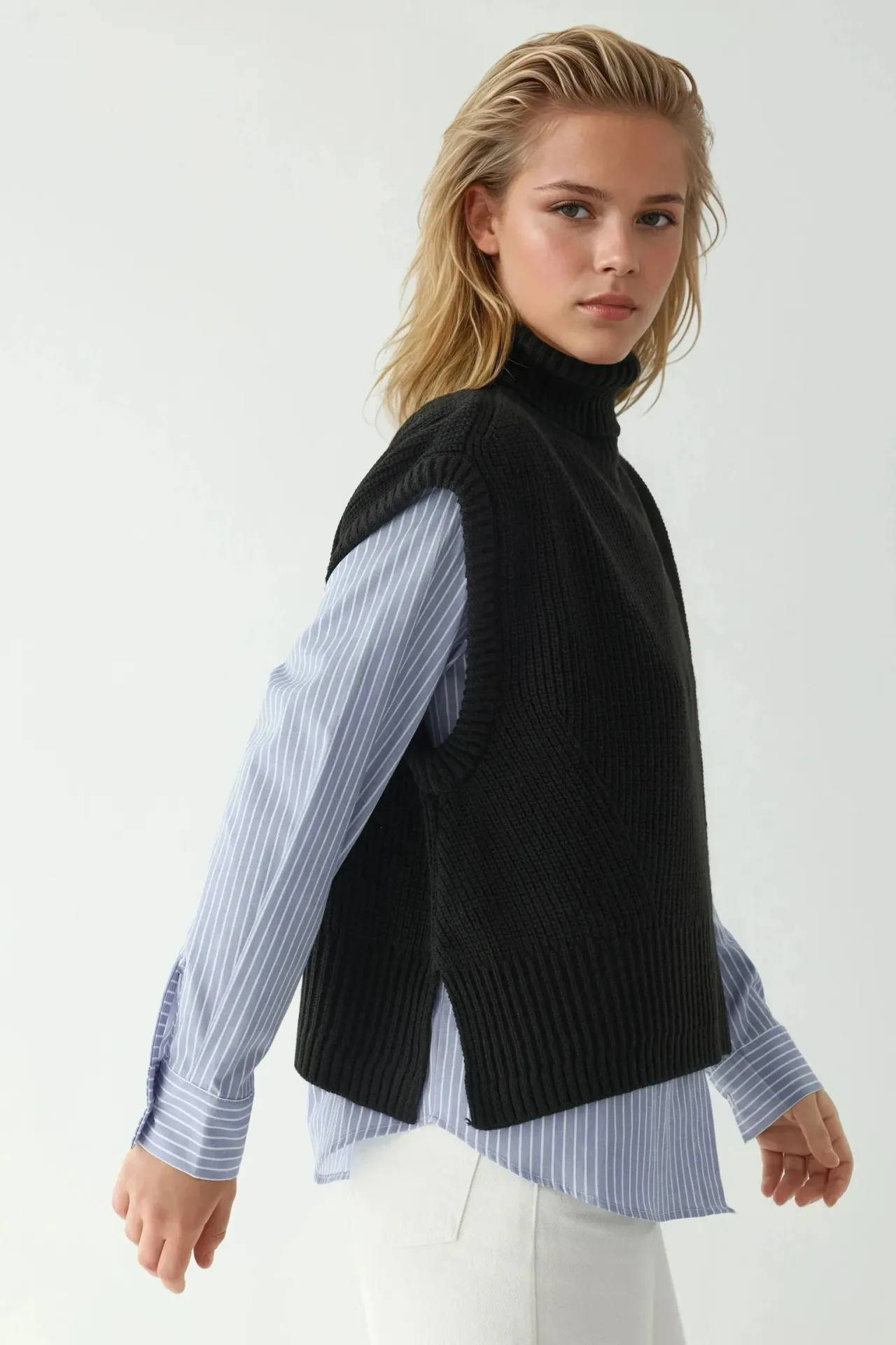Relaxed Fit Turtleneck Sweater Vest 3