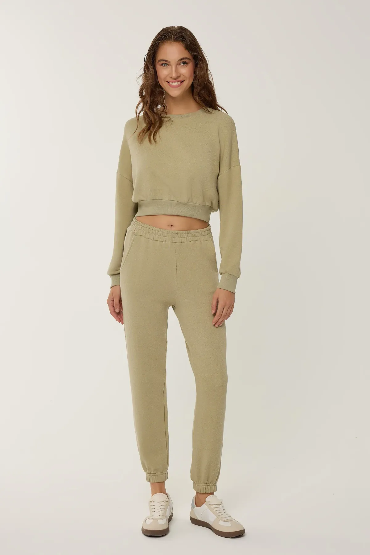 Cropped Sweatshirt 2
