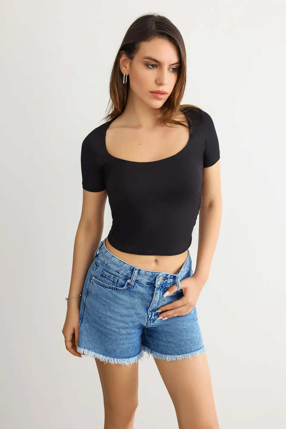 Ribbed Cropped Blouse with Scoop Neck