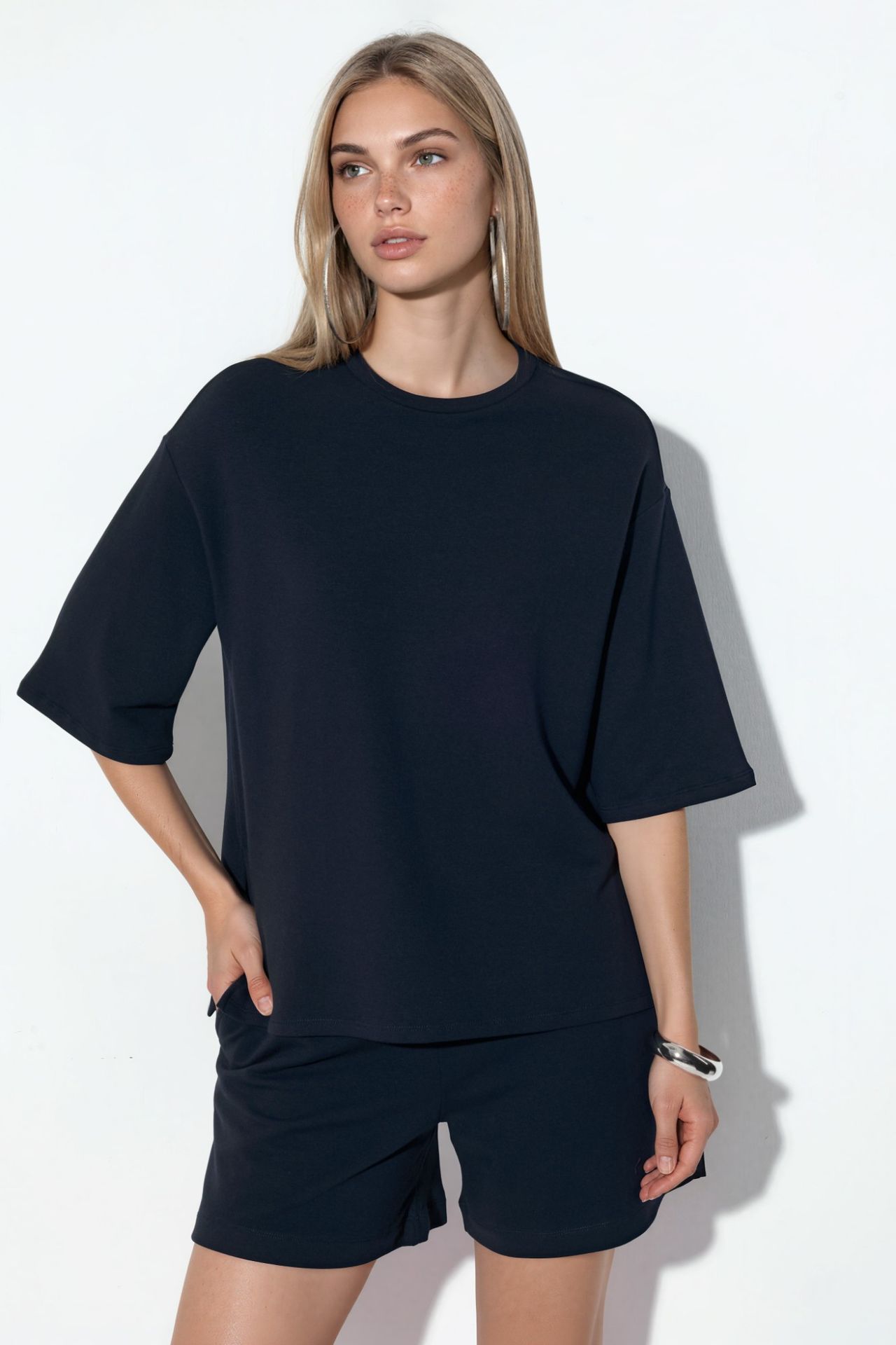 BUSEM Women's Loose-fit Crew Neck T-shirt 1